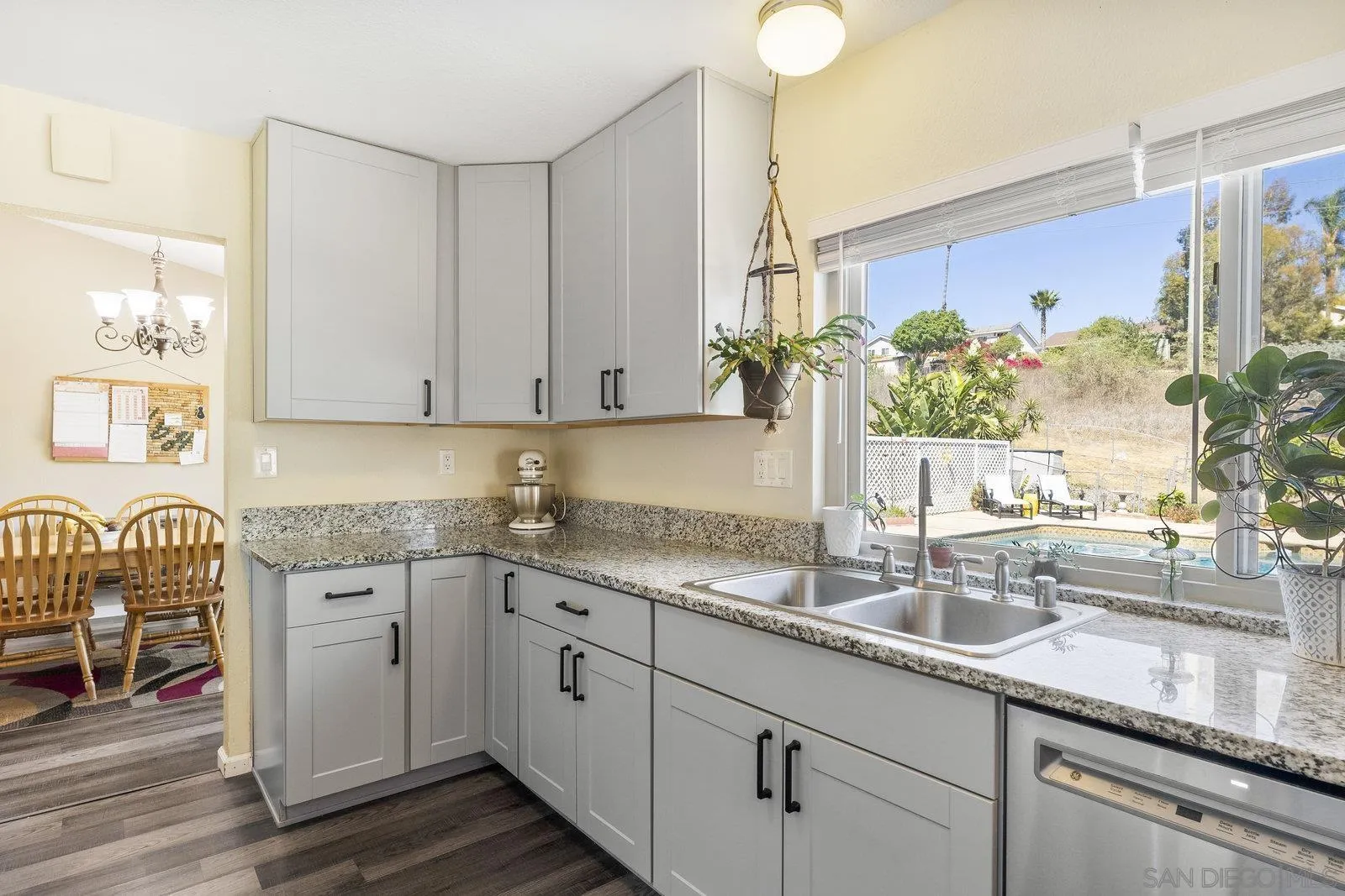 https://cdn.realtyfeed.com/cdn/127/250038645/a79c065c9ca96f816ebc7aea28a370f3.webp