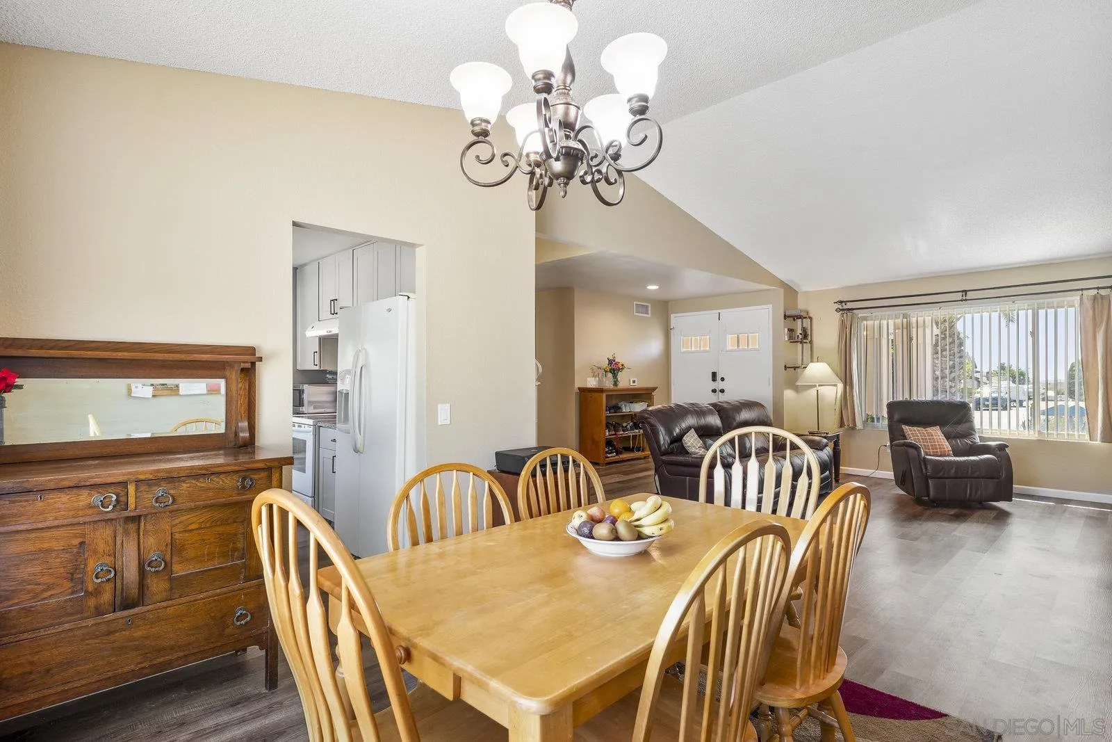 https://cdn.realtyfeed.com/cdn/127/250038645/e7ecb3ba2cfdf22f4d3e5c97042285a2.webp