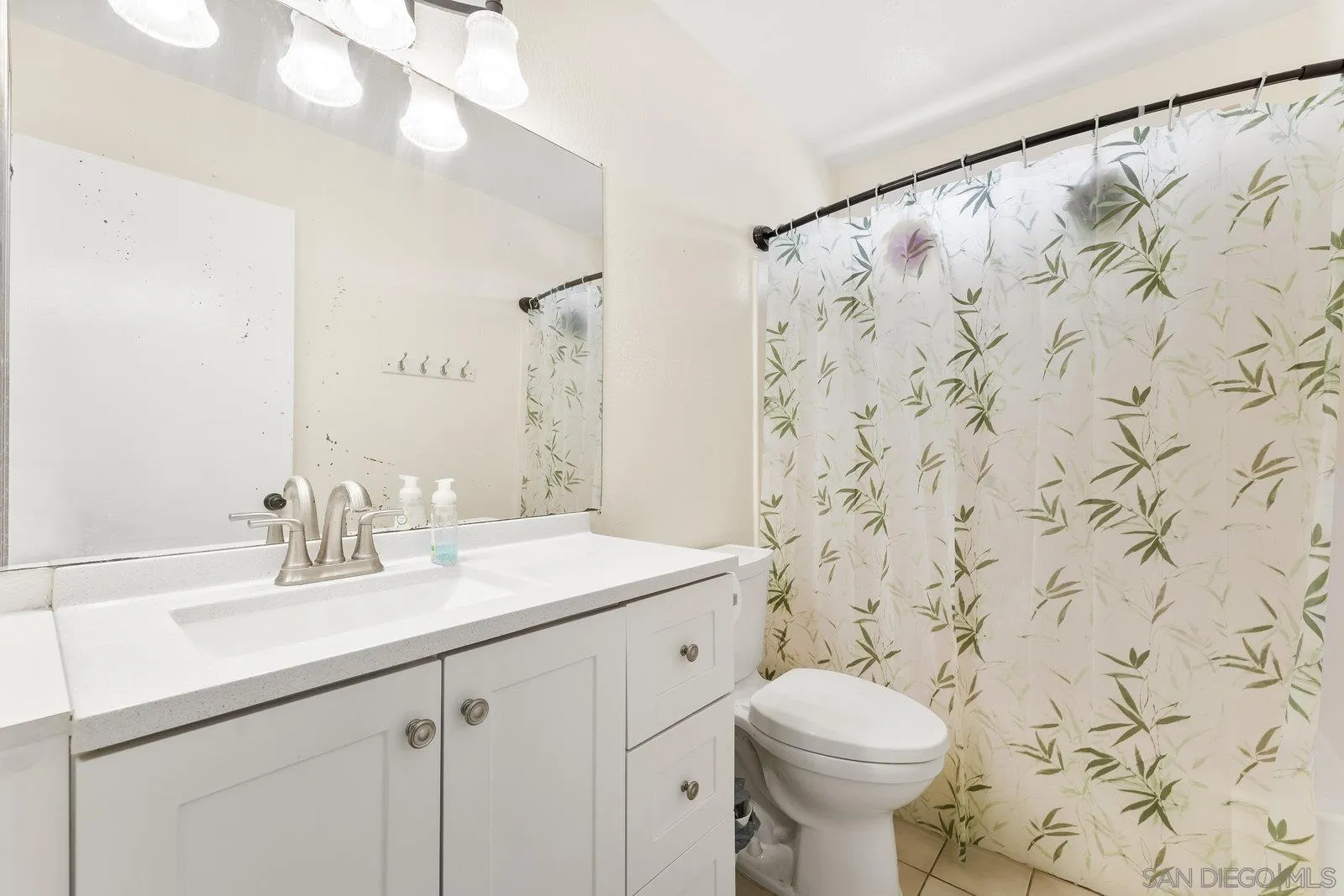 https://cdn.realtyfeed.com/cdn/127/250038645/fd6d90b29cd064e2b980bb70abcc7e98.webp