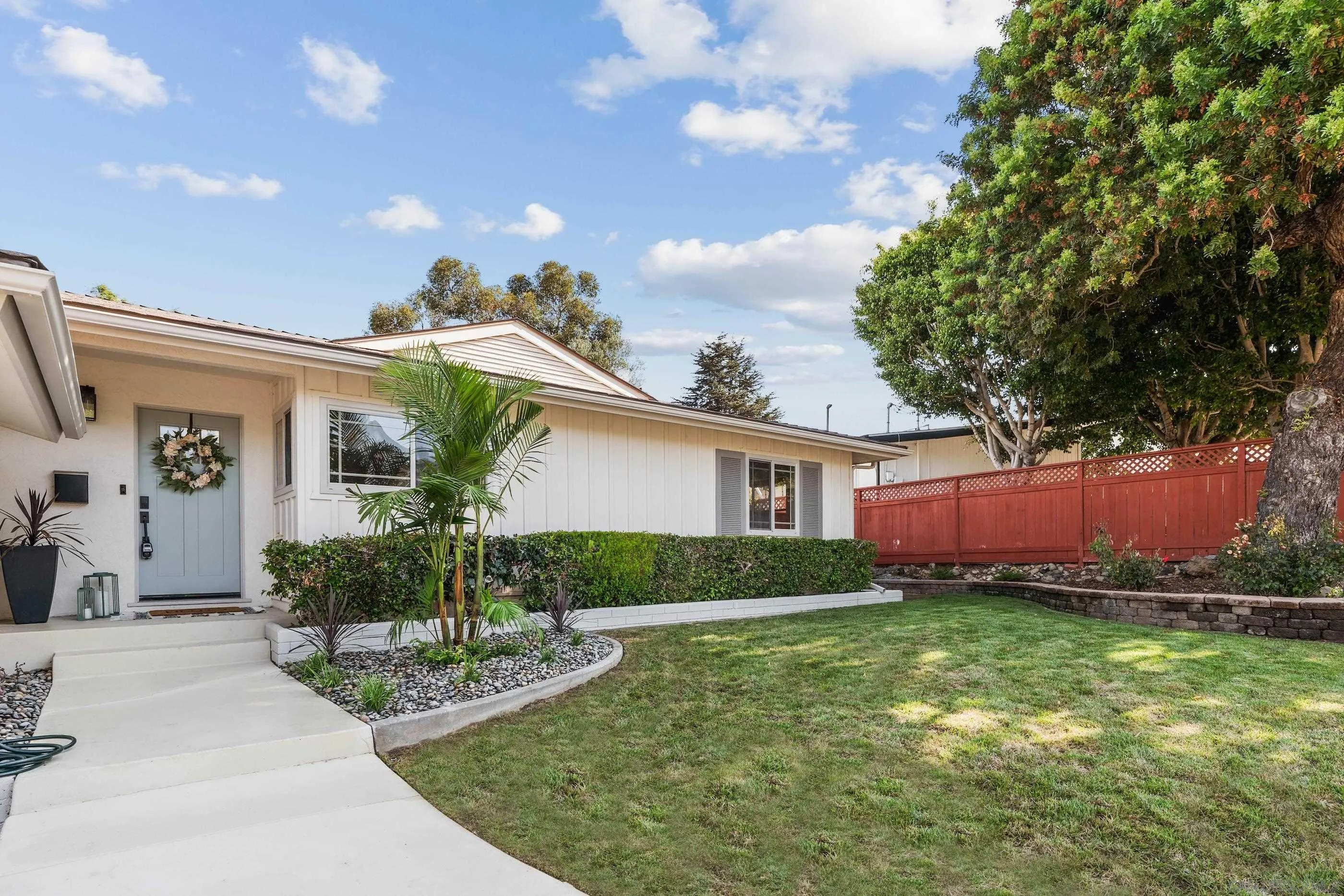 https://cdn.realtyfeed.com/cdn/127/250038648/13658ca6bbe66fc817bcc7696dfea809.webp