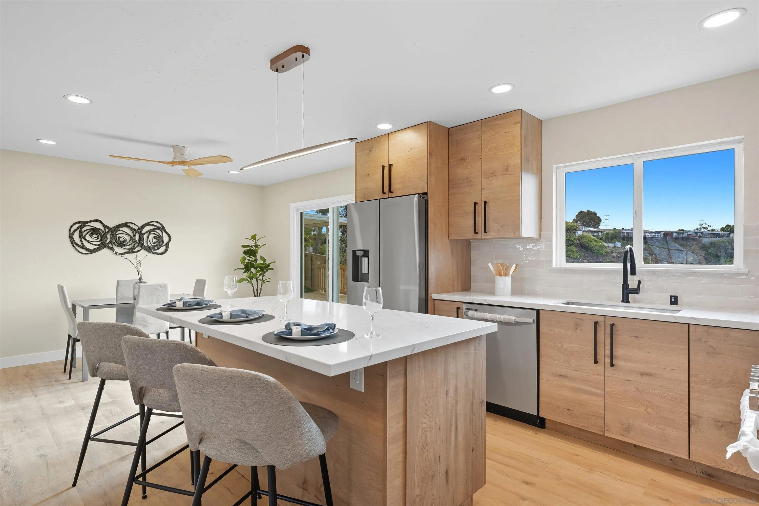 https://cdn.realtyfeed.com/cdn/127/250038652/c79604bd5d6f29899f6b0b7e932282c6.webp