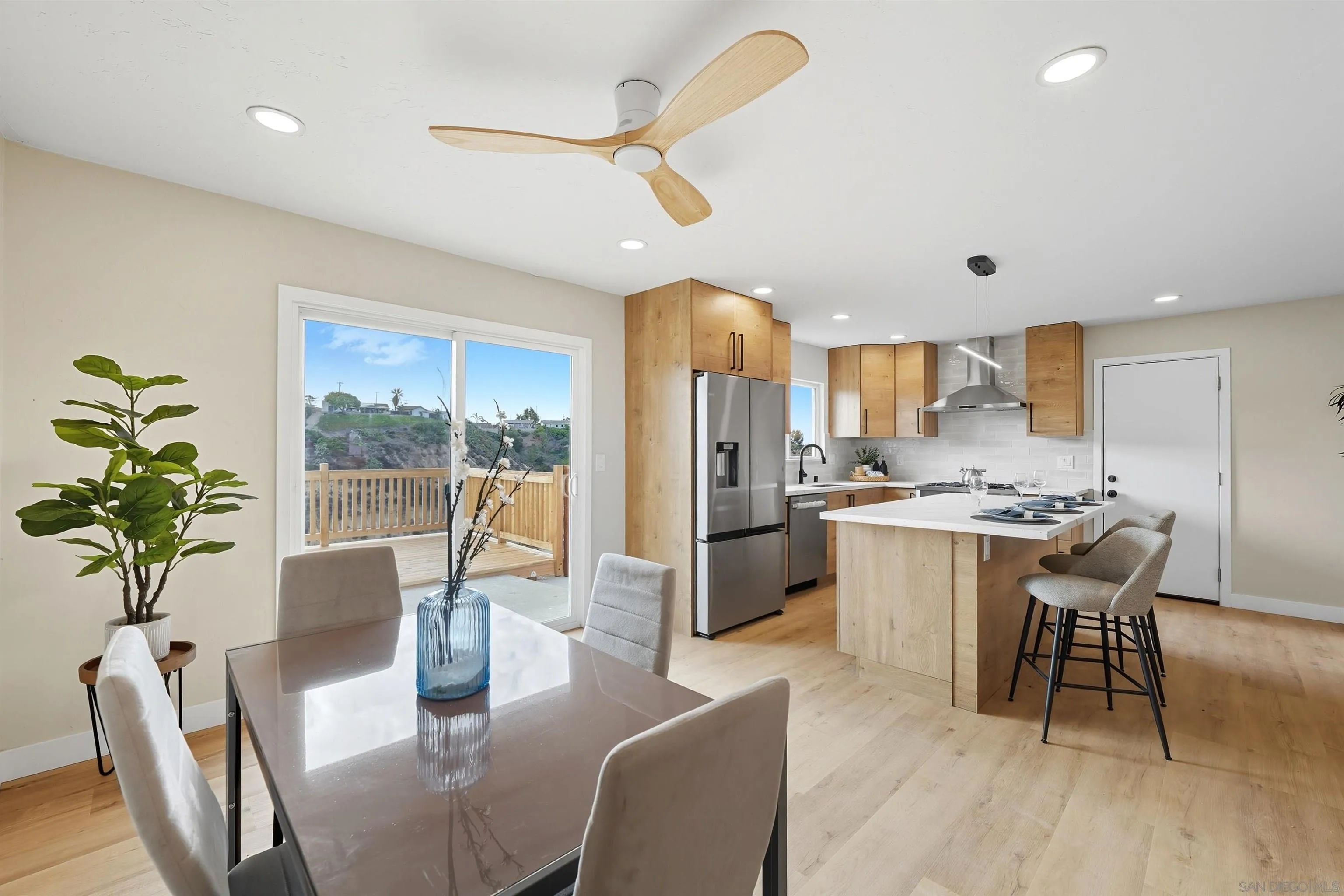 https://cdn.realtyfeed.com/cdn/127/250038652/dfc0b4409f494eb251a01bf064f42f7b.webp