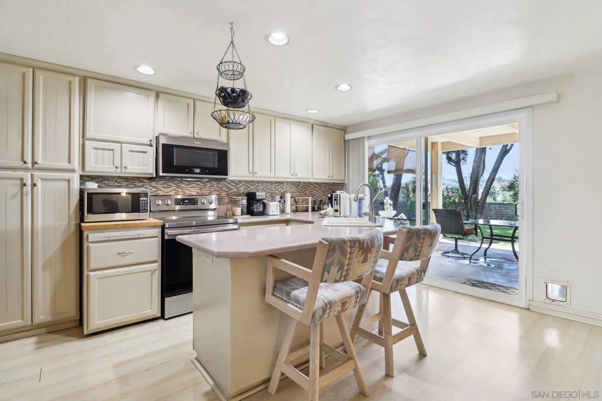 https://cdn.realtyfeed.com/cdn/127/250038653/f429b1dfbdaa89d7ff3b7ca79e9f6393.webp