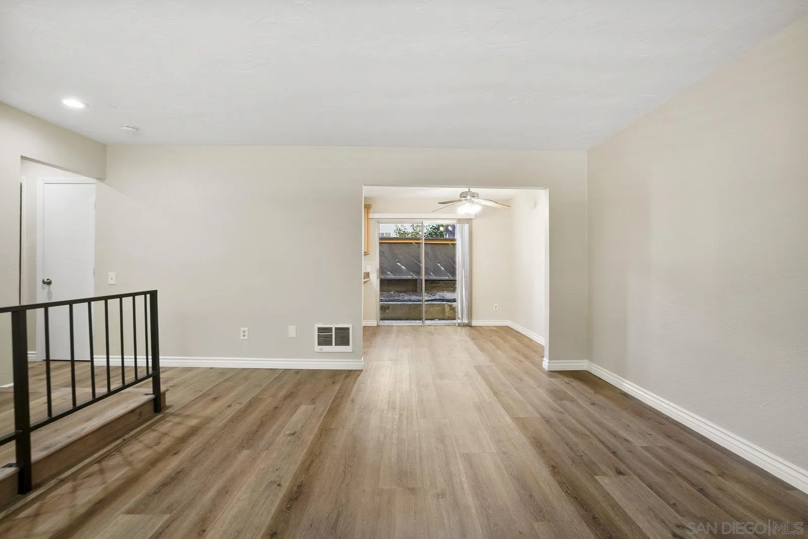 Photo #8: 250038656 Listing: Photo #8