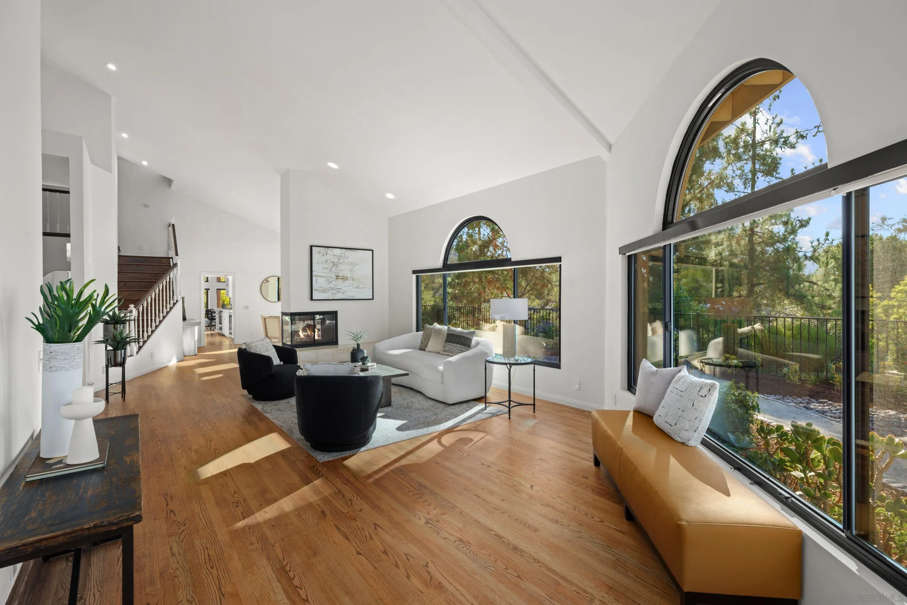 https://cdn.realtyfeed.com/cdn/127/250038657/cb79188d937e9b5fd553860e831e8f15.webp