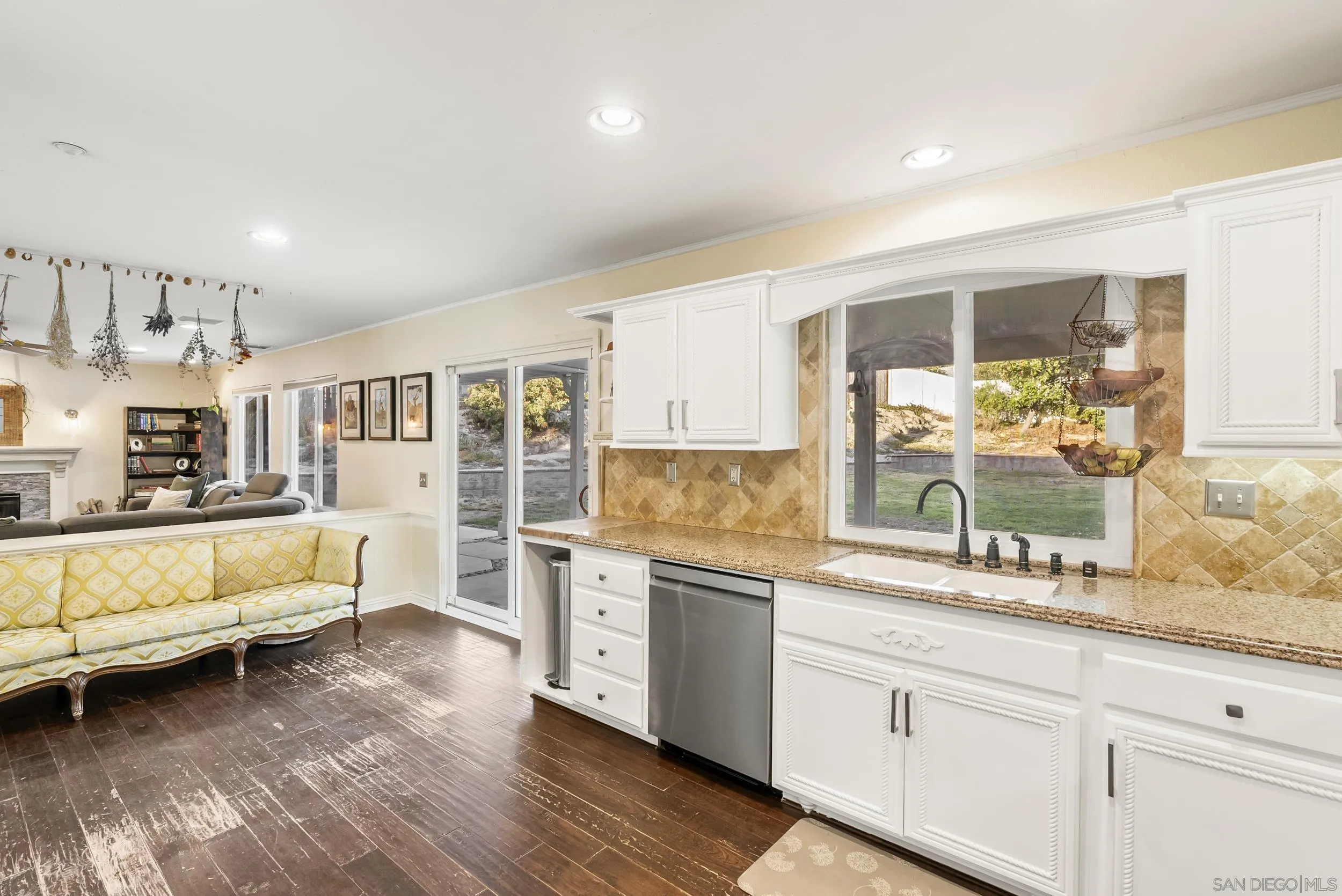 https://cdn.realtyfeed.com/cdn/127/250038665/1e5dff193ced5ef53e2ca69c7709a06b.webp