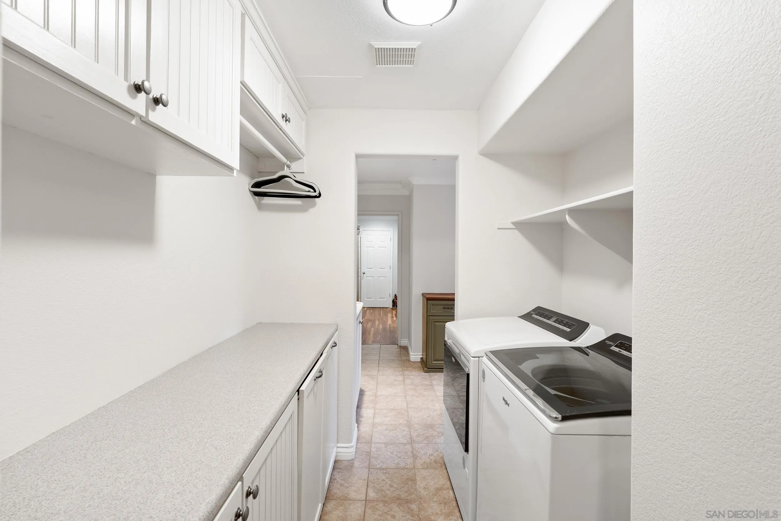 https://cdn.realtyfeed.com/cdn/127/250038665/2d1ce81a4f9b2549b45fc2cc514631f9.webp