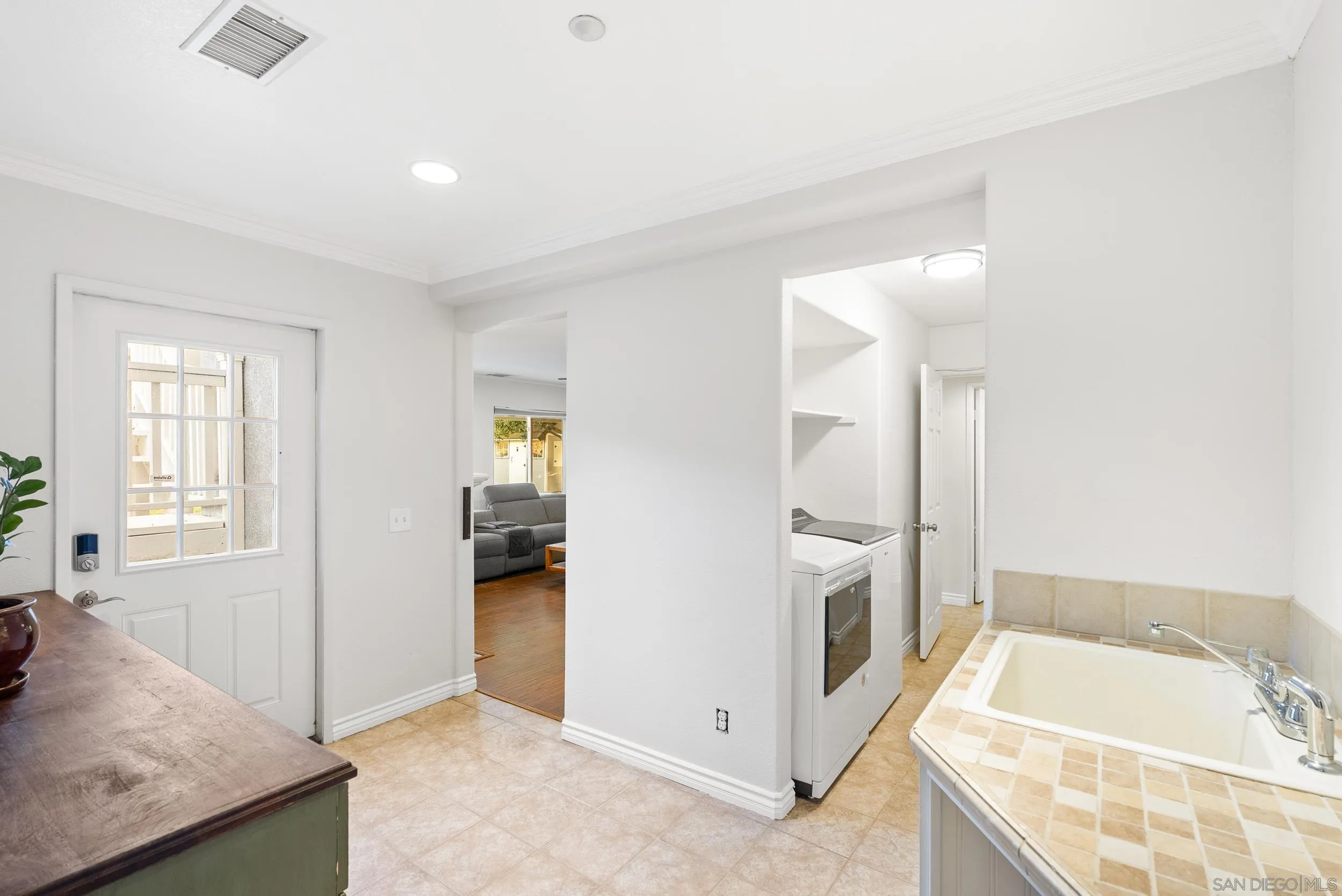 https://cdn.realtyfeed.com/cdn/127/250038665/37bfda09f3087f50b5a7cc66b37e0902.webp