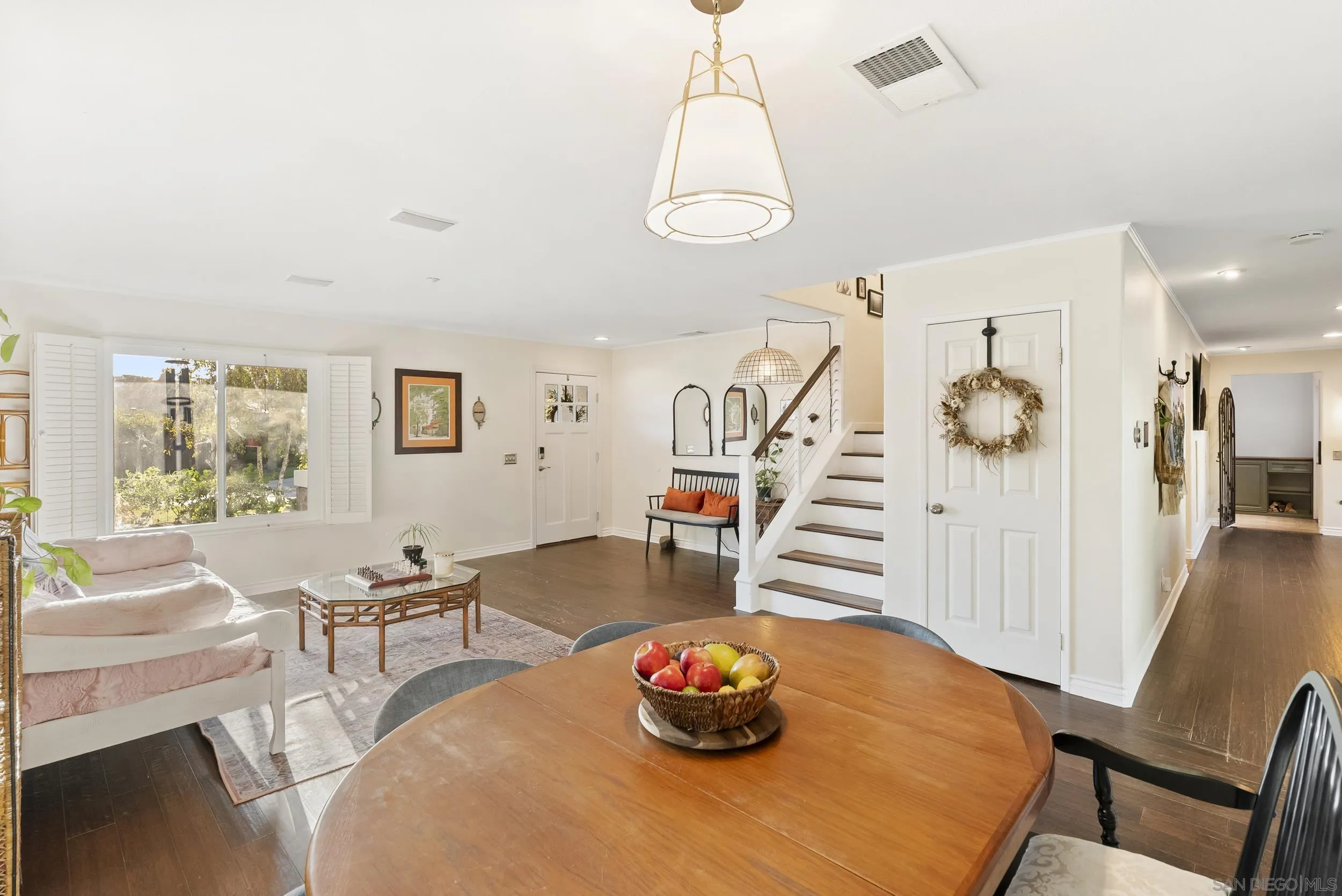 https://cdn.realtyfeed.com/cdn/127/250038665/44b39c80b246f44f15607accff6c9f3a.webp