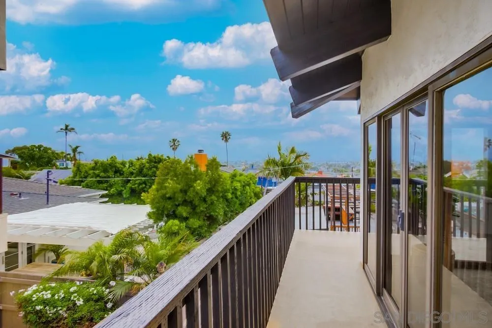 https://cdn.realtyfeed.com/cdn/127/250038671/43a7dccbcbe144224b936d72bb8b5c20.webp