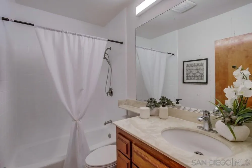 https://cdn.realtyfeed.com/cdn/127/250038671/ec8327c648b4832f64e247a076a1a68f.webp