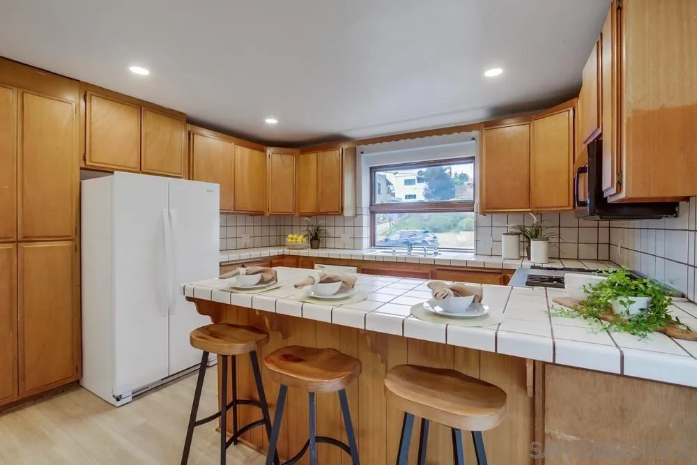https://cdn.realtyfeed.com/cdn/127/250038671/ff8c9fb7a3d56a898617b81c70c83b16.webp
