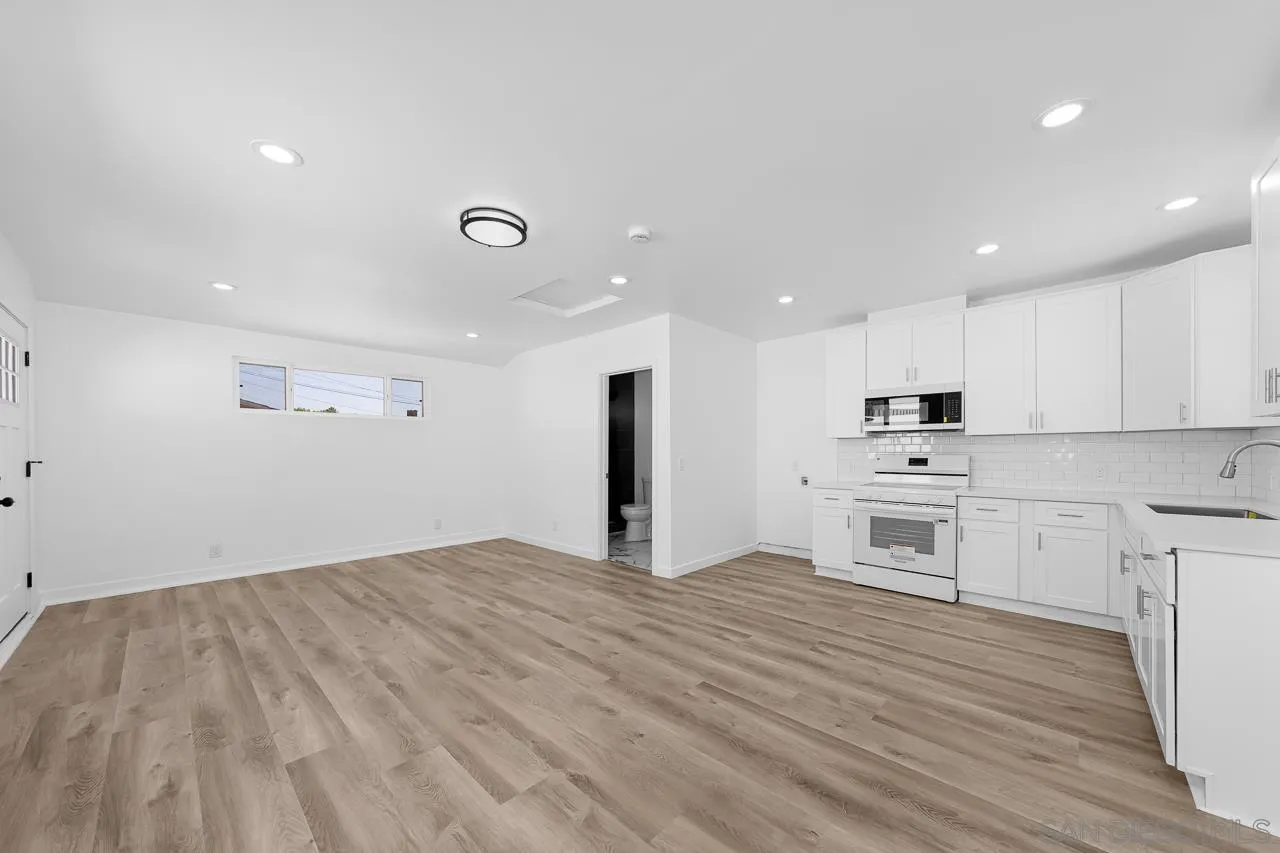 https://cdn.realtyfeed.com/cdn/127/250038674/e48ed8ea48a7616e51e3b03b924c847f.webp