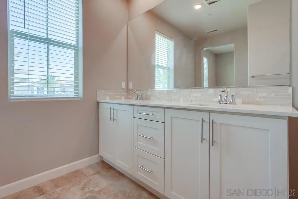 https://cdn.realtyfeed.com/cdn/127/250038677/69f674787b4f4f95b1413afc1c386d5f.webp