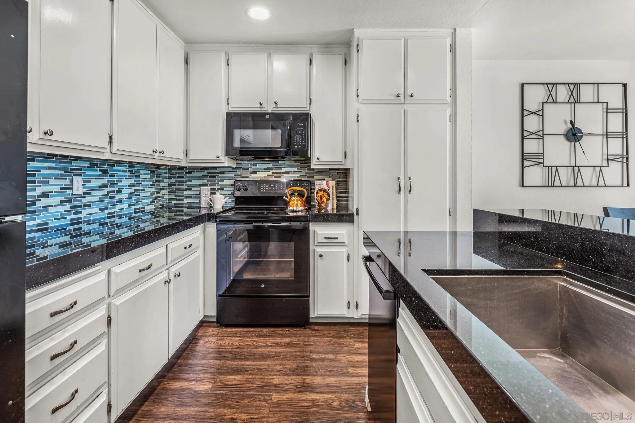 https://cdn.realtyfeed.com/cdn/127/250038678/28d444bf9bf30c43f02e3a1163e8acd0.webp