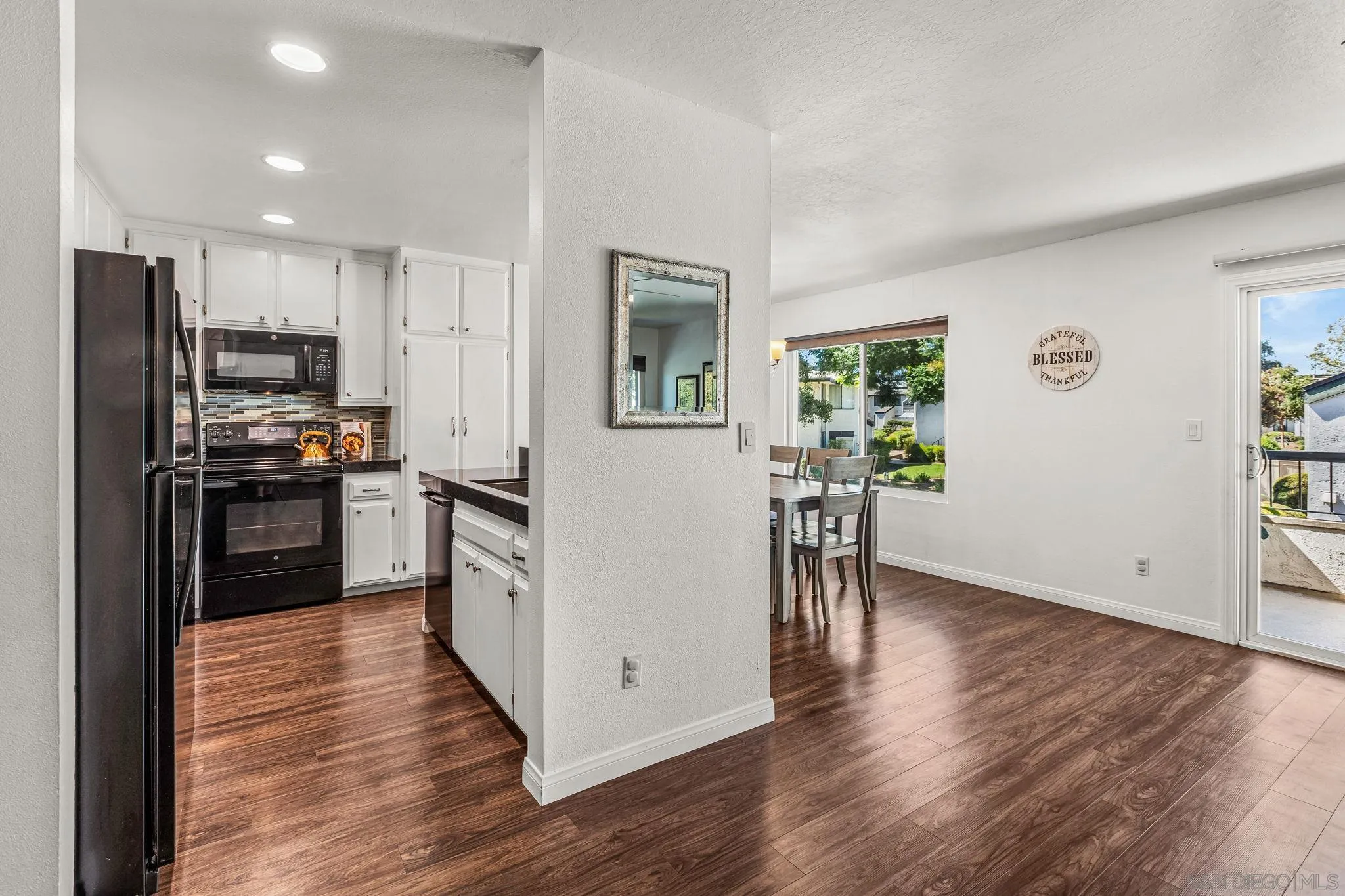 https://cdn.realtyfeed.com/cdn/127/250038678/d329e66b967a43eaae53c698afc7d997.webp