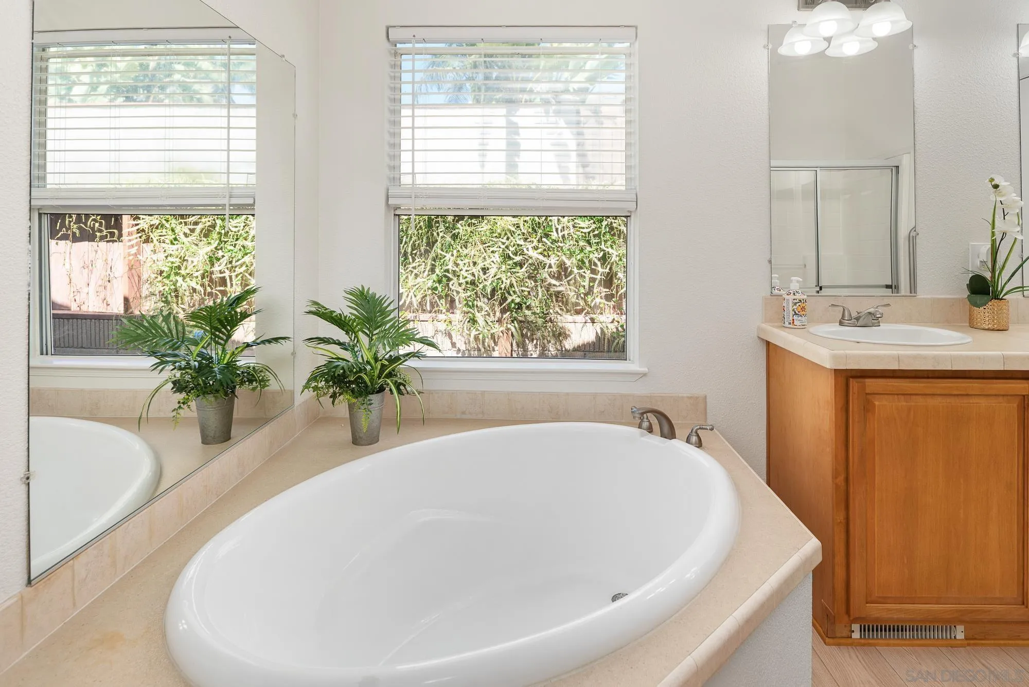 https://cdn.realtyfeed.com/cdn/127/250038679/7741f80f881e9f9778f3bb2e33e79fa3.webp