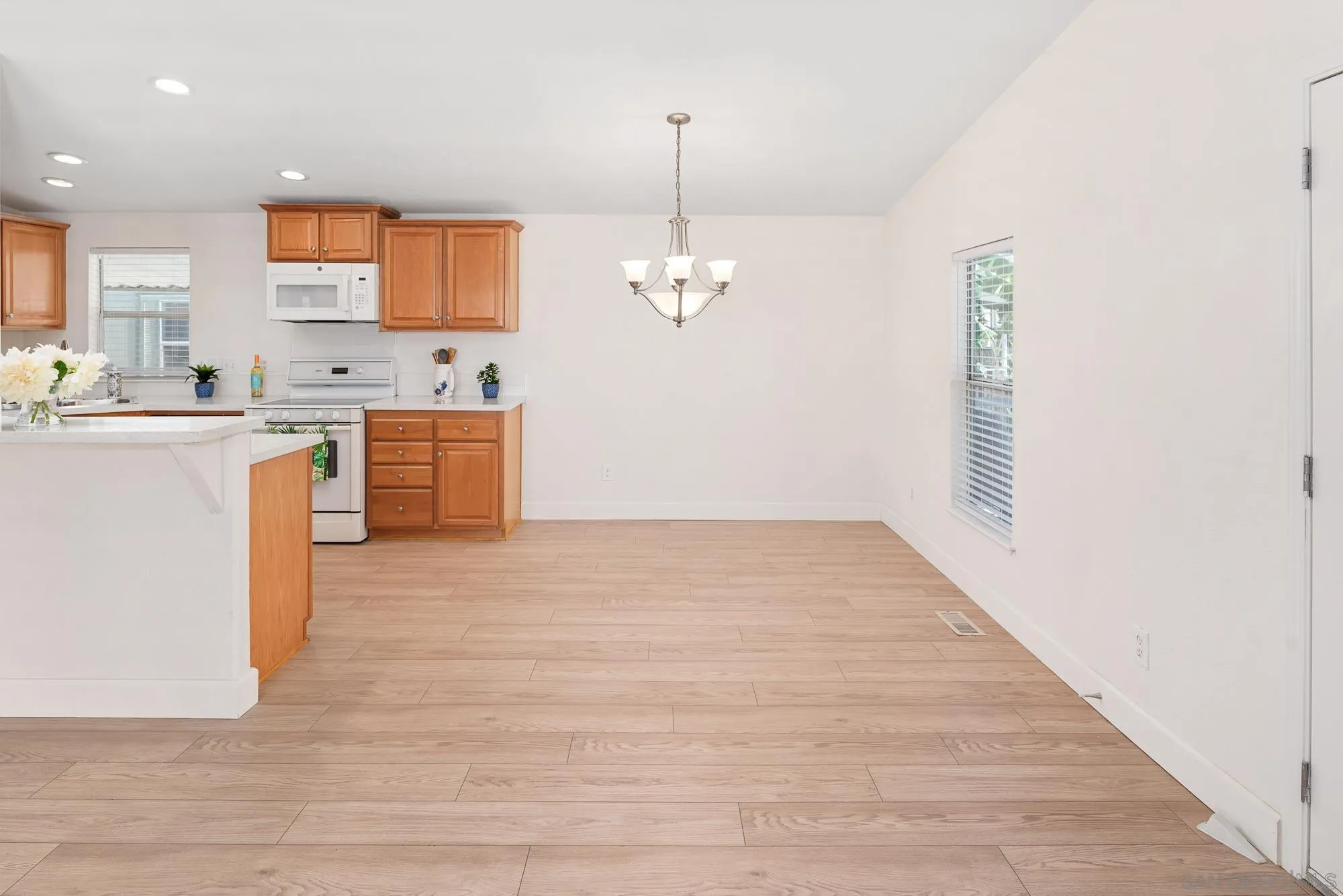 https://cdn.realtyfeed.com/cdn/127/250038679/cd34f2a45fe389ecabd5d19448d4dce3.webp