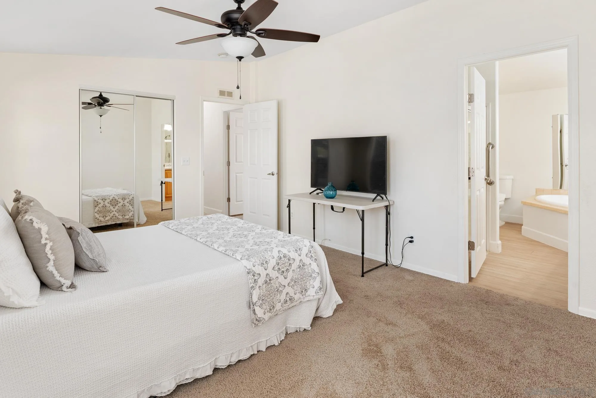 https://cdn.realtyfeed.com/cdn/127/250038679/f56ea7e7f521773f7976d85b8b402824.webp