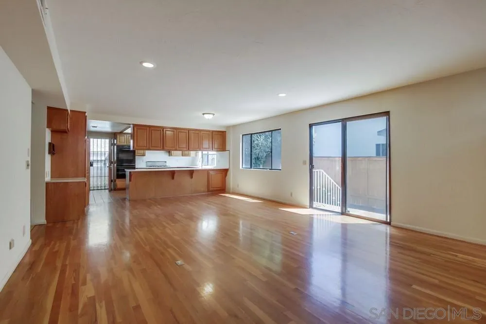 https://cdn.realtyfeed.com/cdn/127/250038686/6085b8f12f64440a6b06dab7e6c3330c.webp