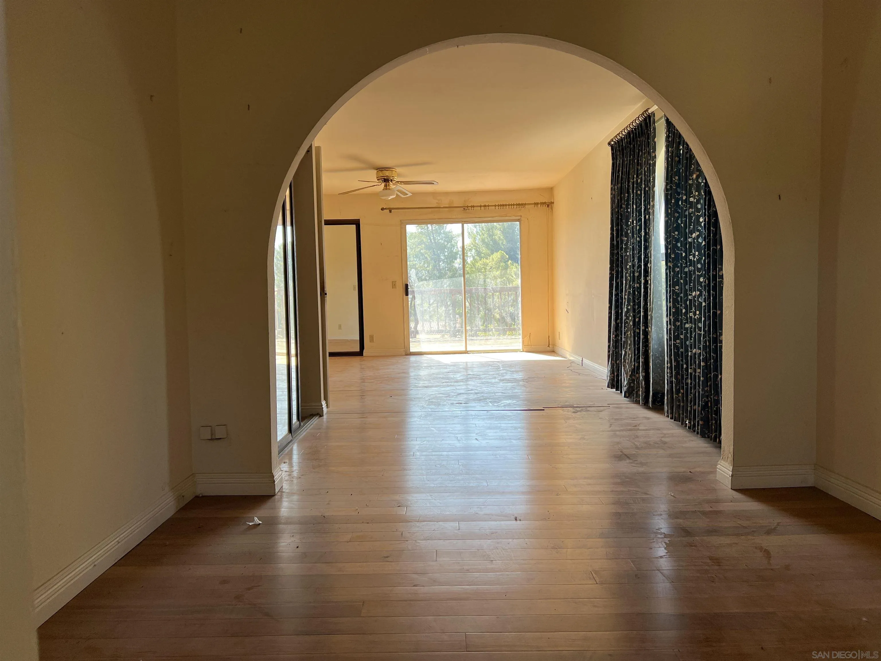 https://cdn.realtyfeed.com/cdn/127/250038691/f9f1ae3a9293d9f9e543d46f13c03965.webp