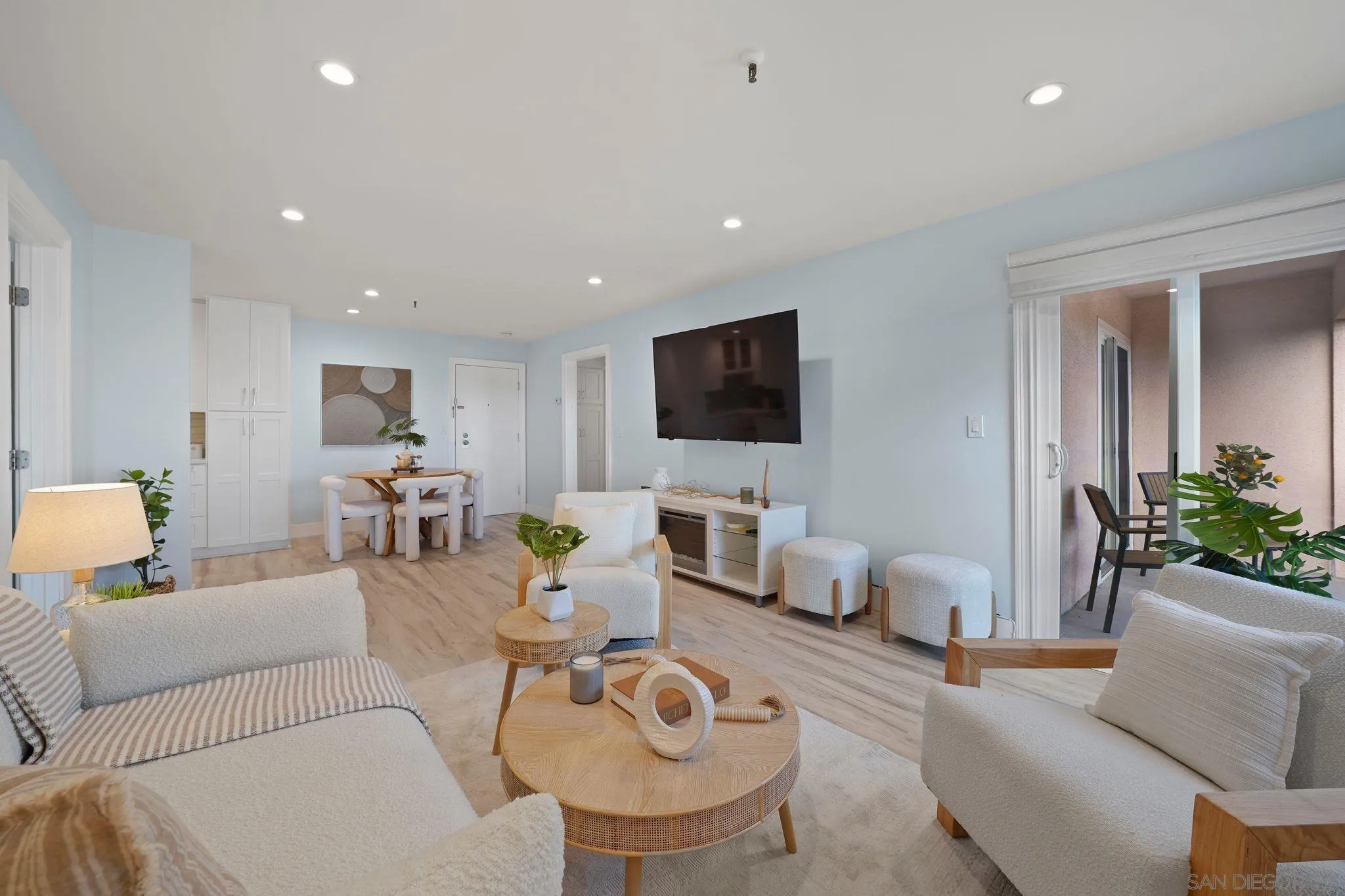 https://cdn.realtyfeed.com/cdn/127/250038694/7787ac77cb1b70d7638bb64cc1d30082.webp