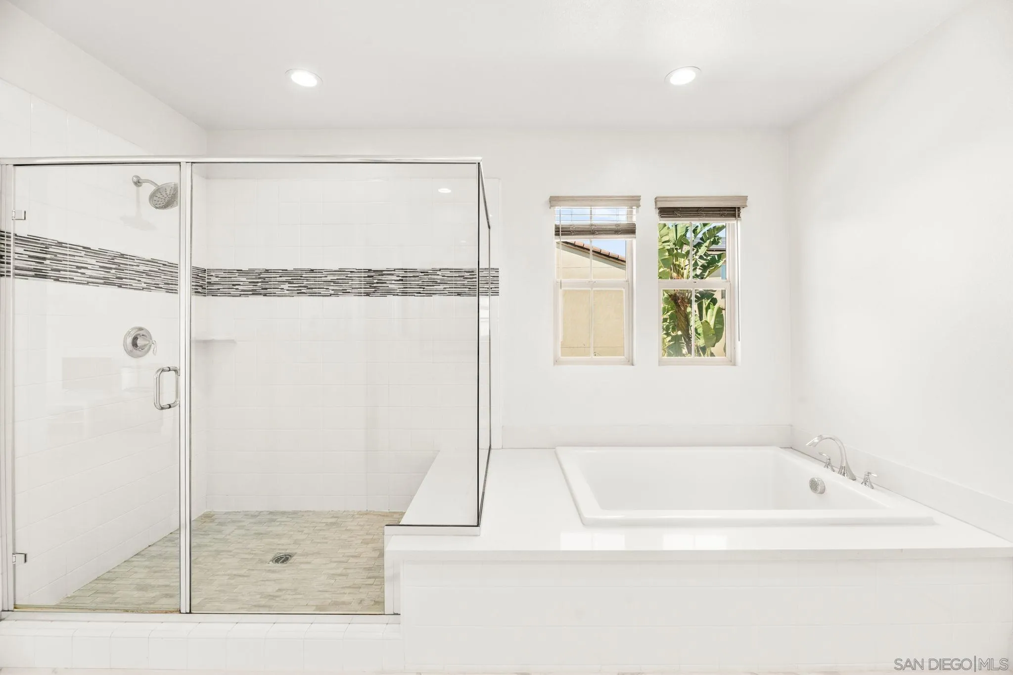 https://cdn.realtyfeed.com/cdn/127/250038698/0f4d1fd0ca67e2b8764803e87e3c075c.webp