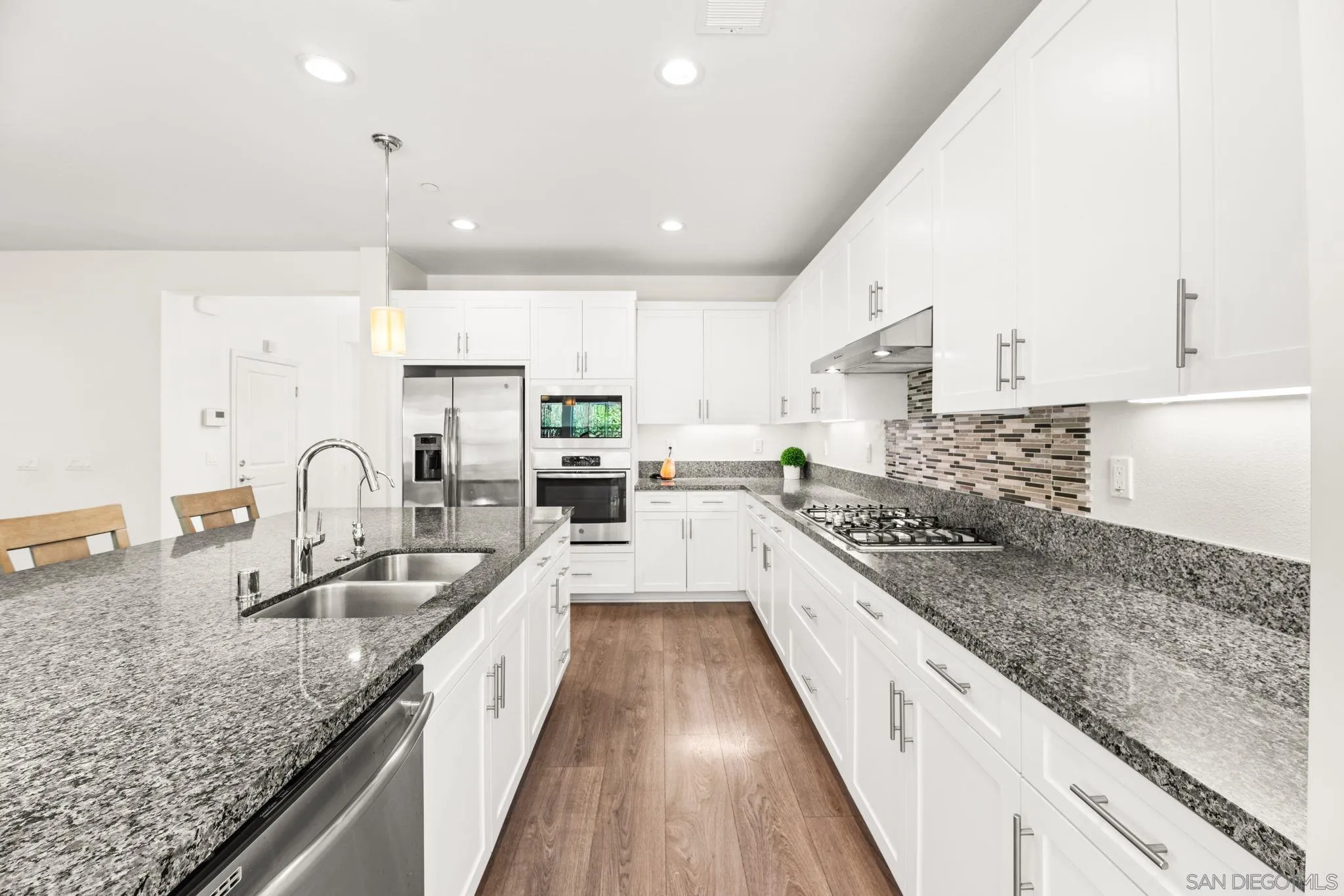 https://cdn.realtyfeed.com/cdn/127/250038698/8b8b9efb1dba4e979f4419cd32b1c5be.webp