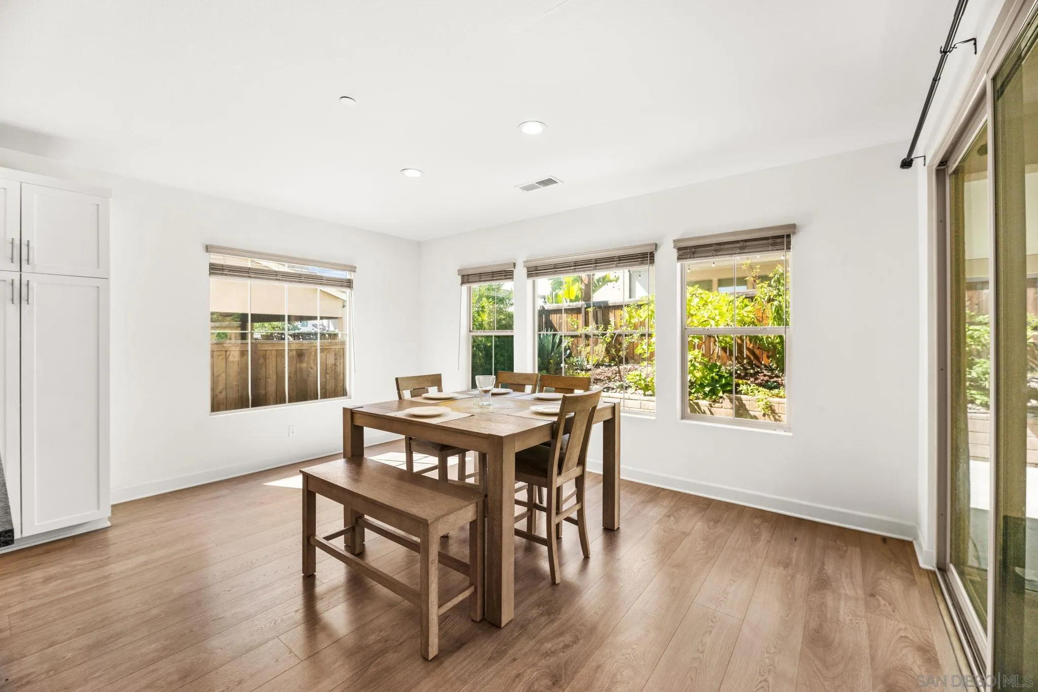 https://cdn.realtyfeed.com/cdn/127/250038698/a1932778f16ff82e9eb8bab7cc268d09.webp