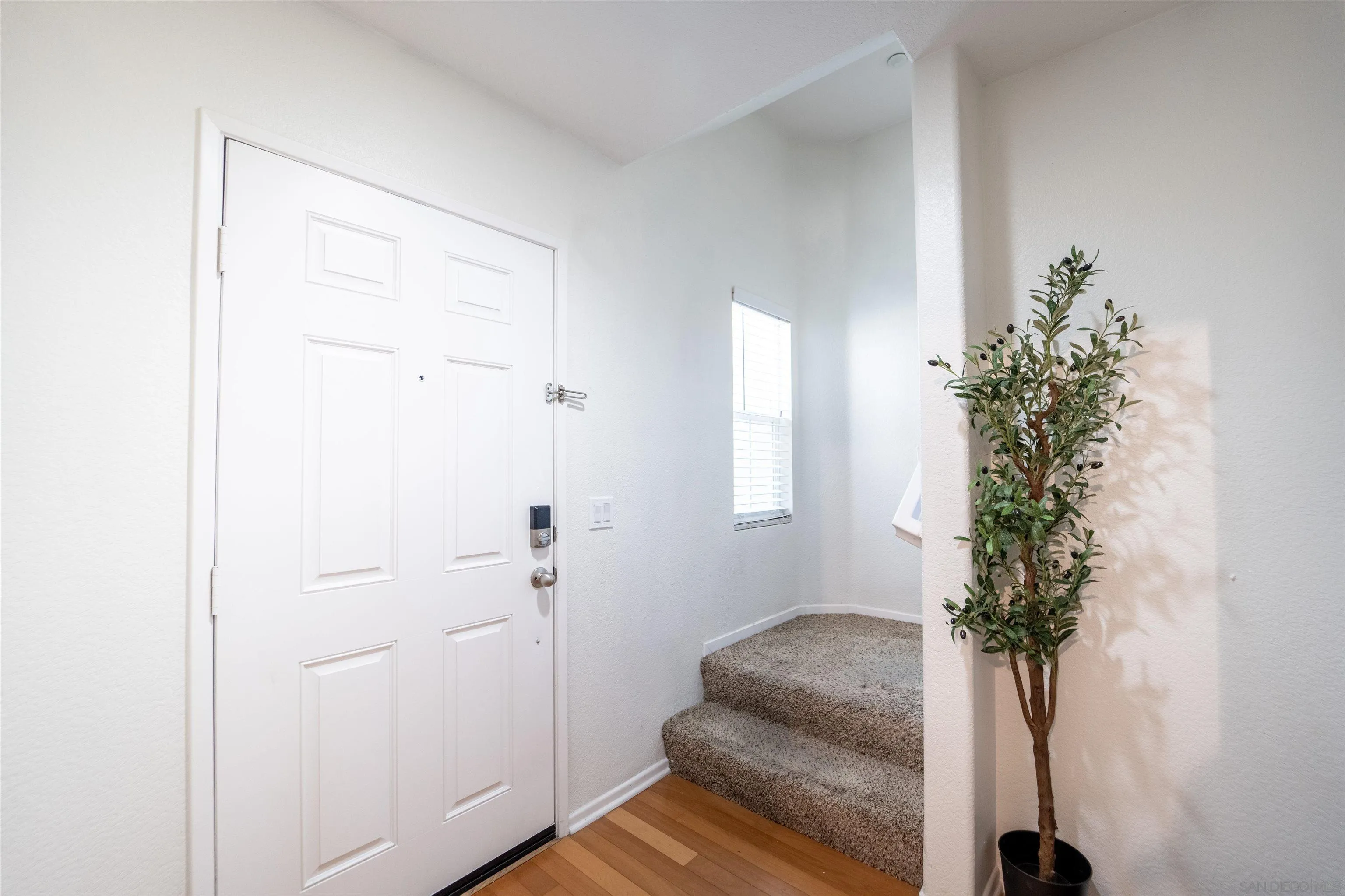 https://cdn.realtyfeed.com/cdn/127/250038710/0d8f45125dac30dbe5d5fec36f105a98.webp