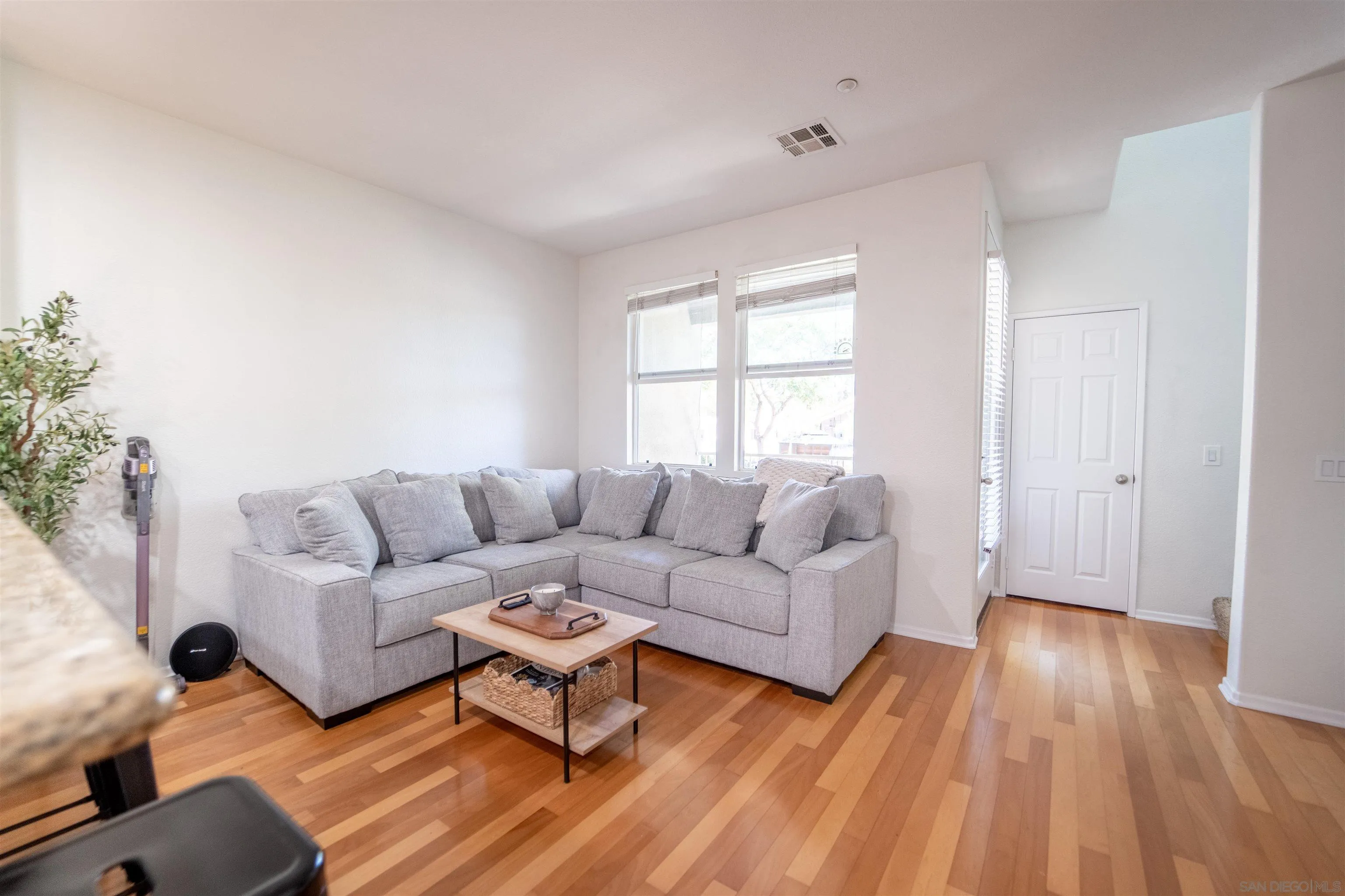 https://cdn.realtyfeed.com/cdn/127/250038710/520c55e09d565e558b38cdfb4ff66e7a.webp