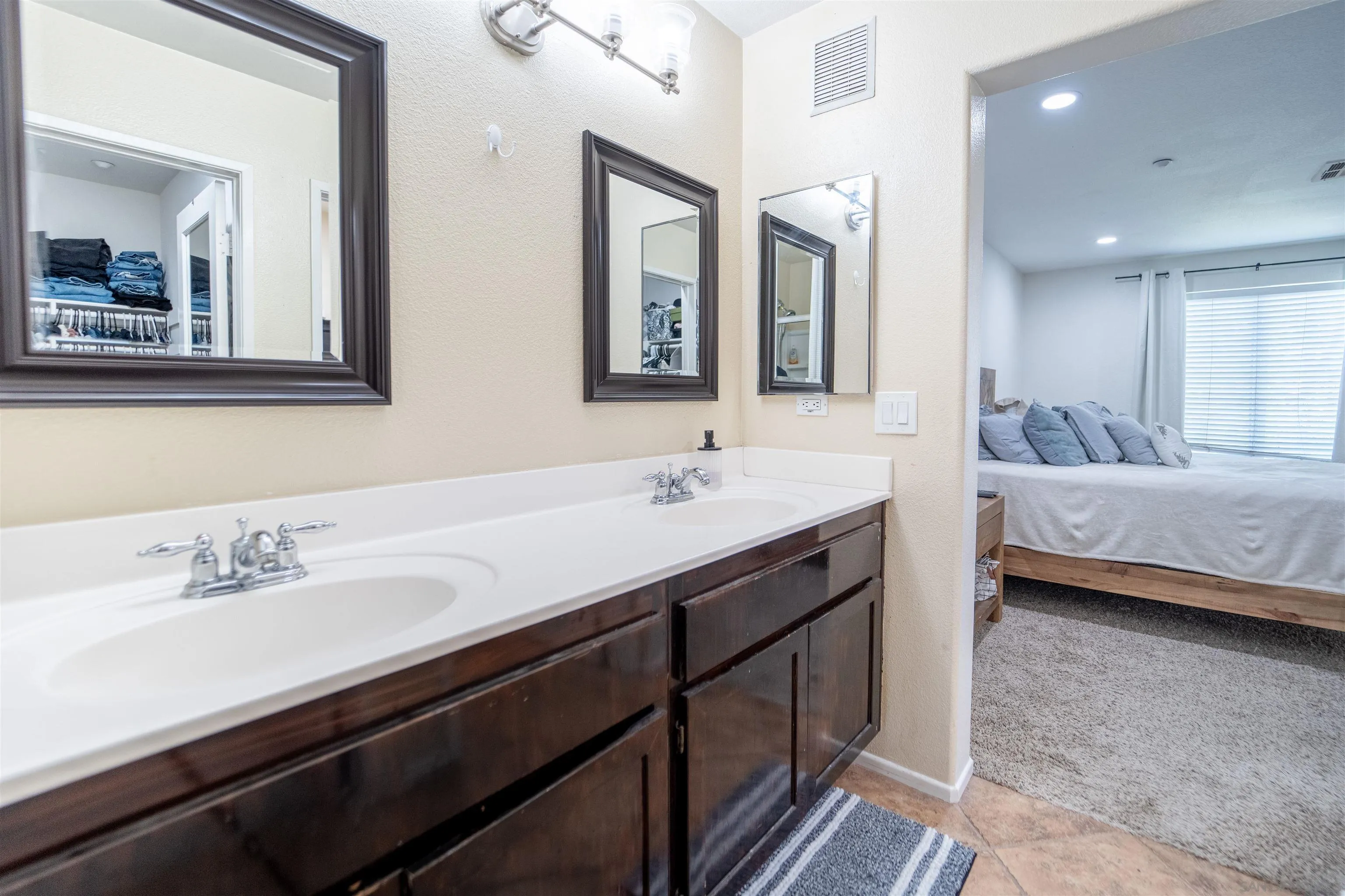 https://cdn.realtyfeed.com/cdn/127/250038710/909700d38d86c6eba9462a714016ed1d.webp