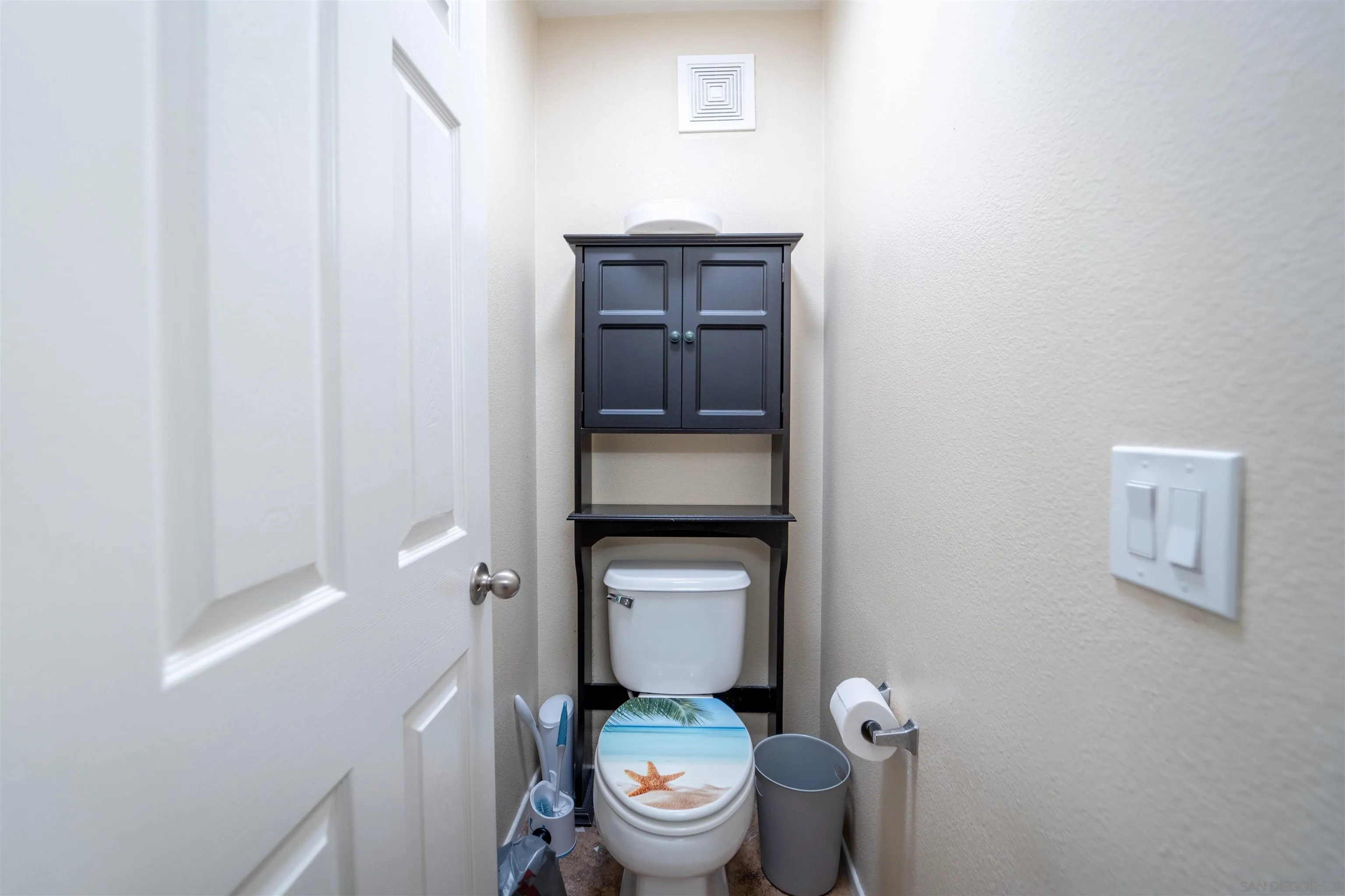 https://cdn.realtyfeed.com/cdn/127/250038710/c6bea8e6e1dfd8d166a0d747eac9a065.webp
