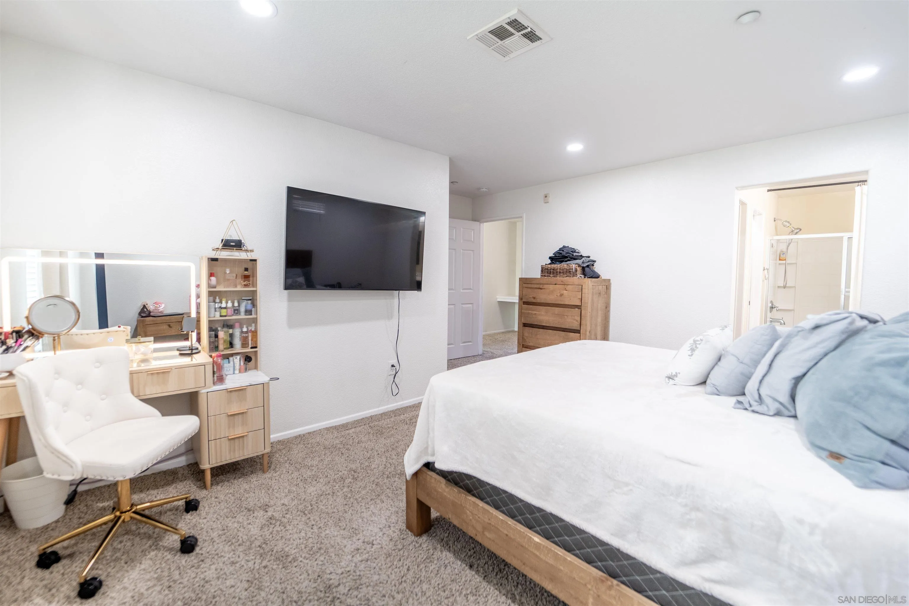 https://cdn.realtyfeed.com/cdn/127/250038710/d0fe7c83f0fb90266da4e2142903828f.webp