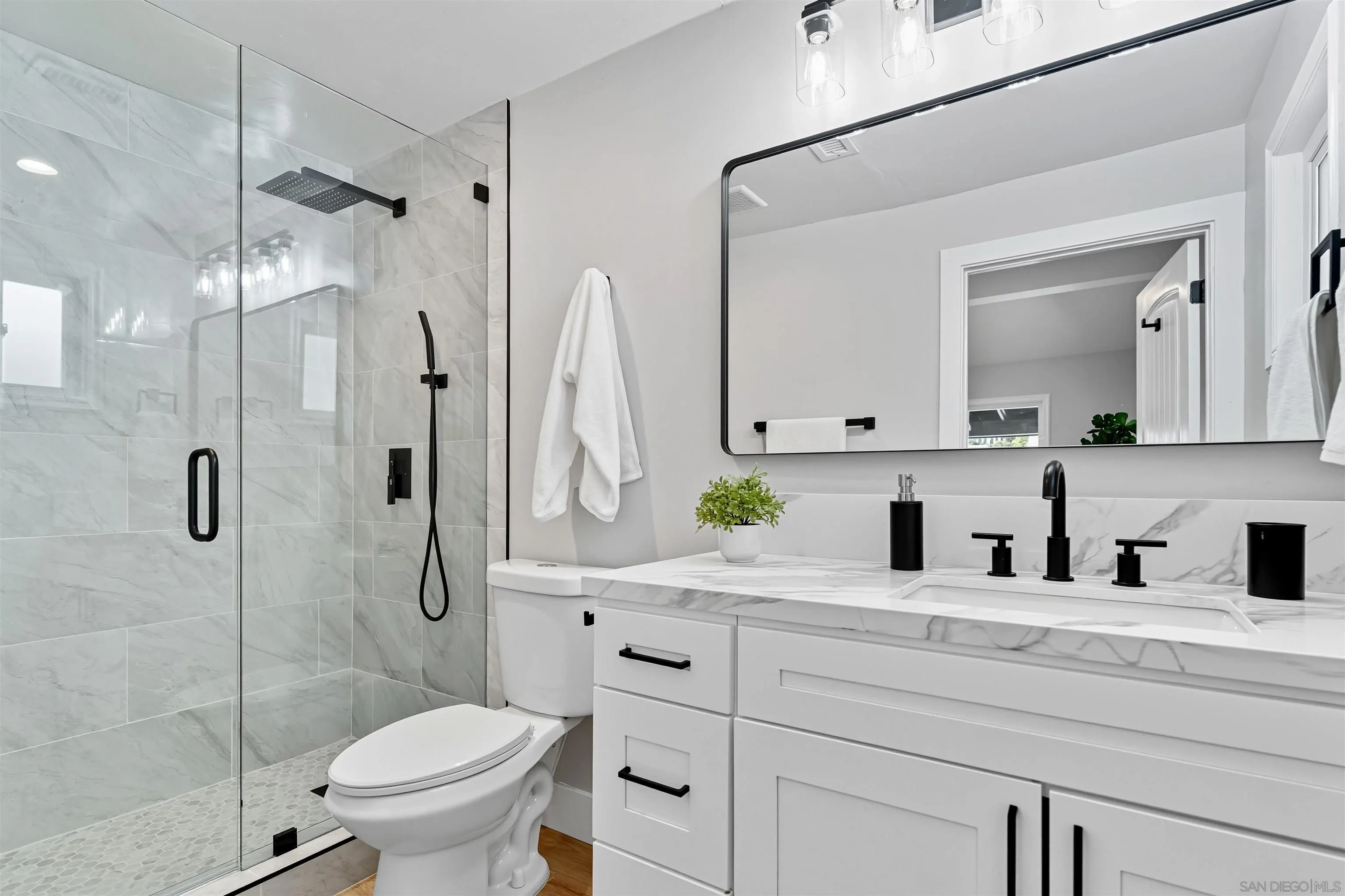 https://cdn.realtyfeed.com/cdn/127/250038713/7cb2690b0f7cc26fa09bc6ede33e7566.webp