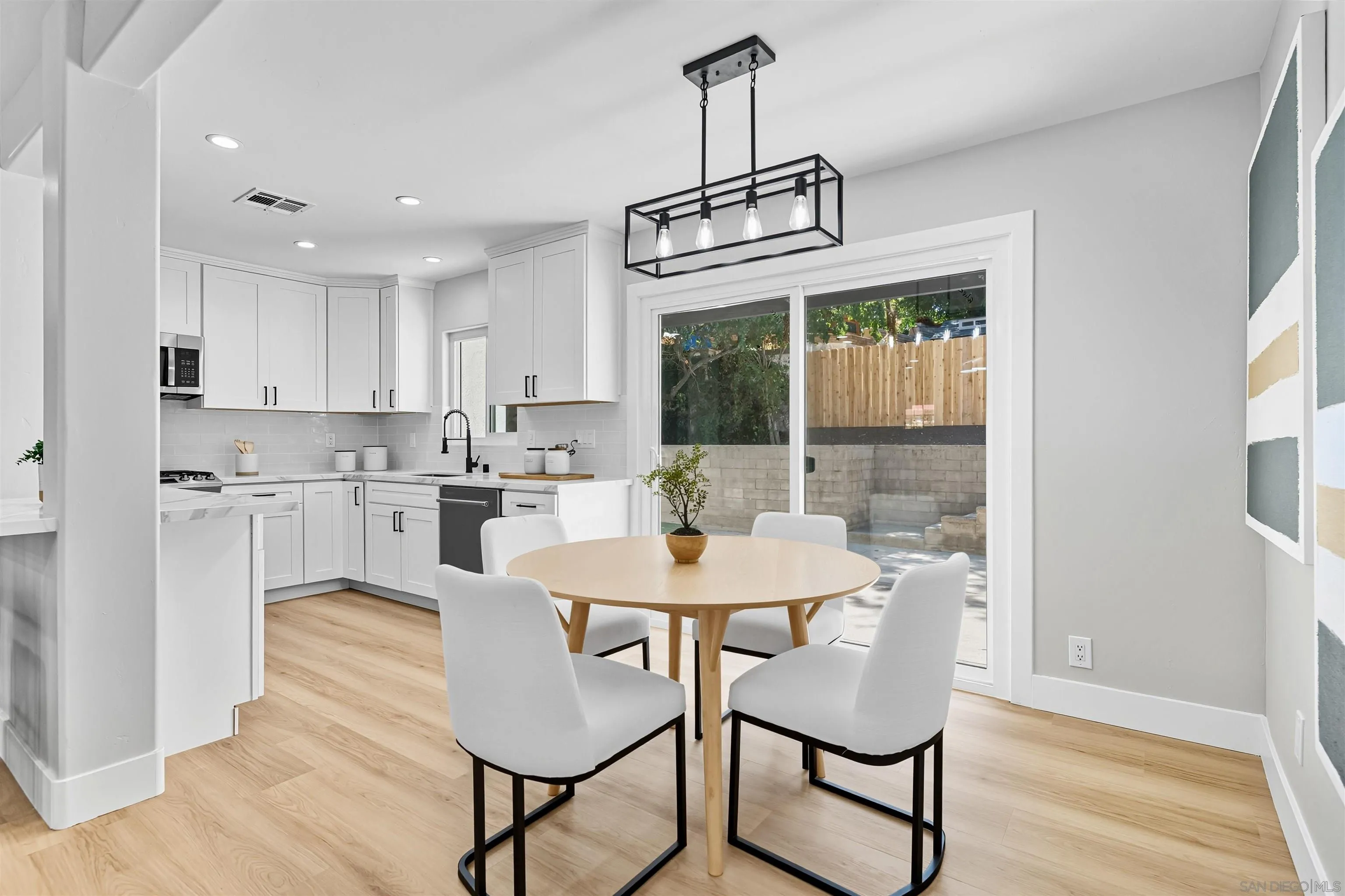 https://cdn.realtyfeed.com/cdn/127/250038713/c1b9e076b6f3641b23e9bb04ee9410d6.webp