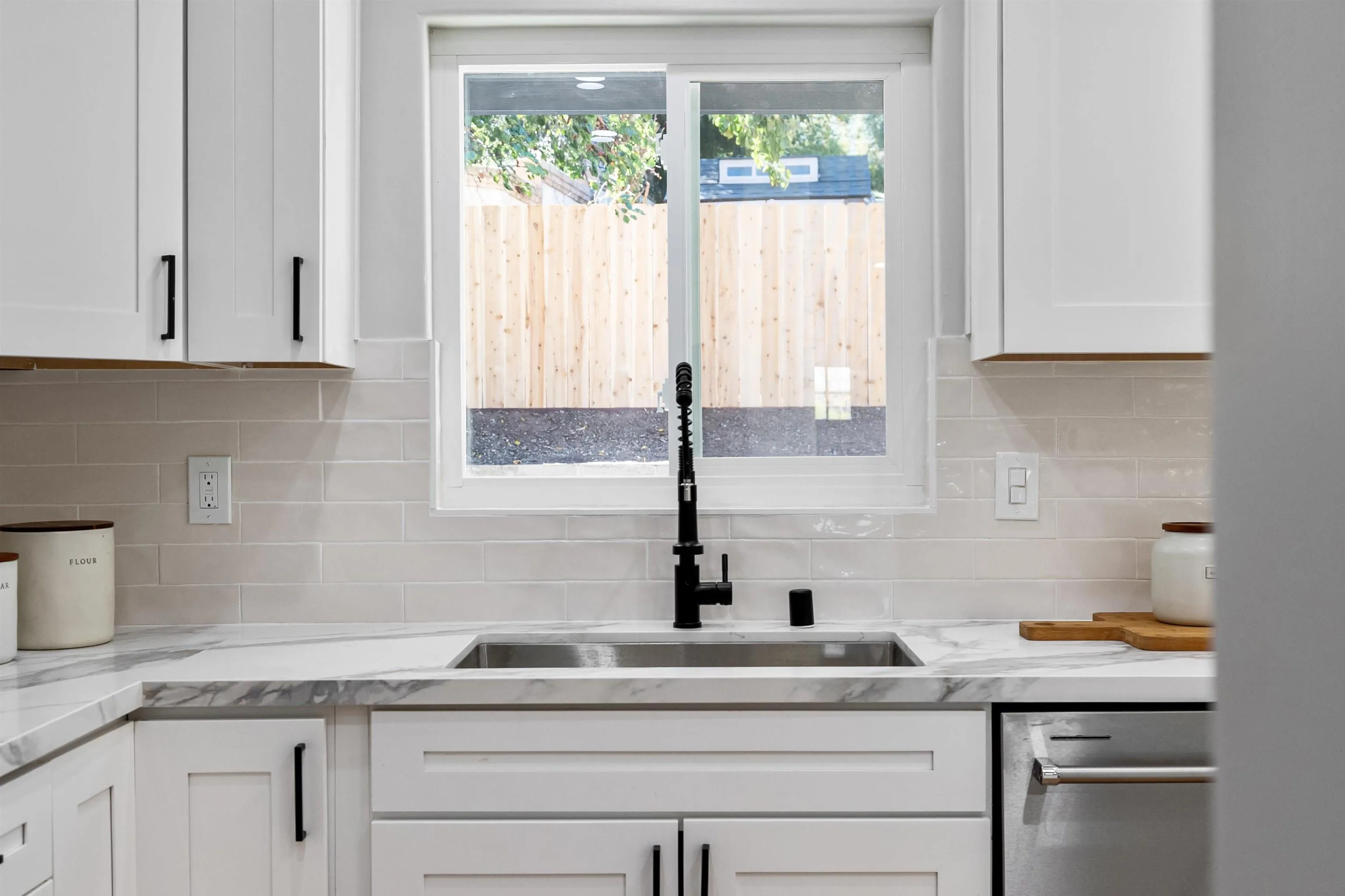 https://cdn.realtyfeed.com/cdn/127/250038713/cc67b0cc52f80a0a7dcbf56c2494a339.webp