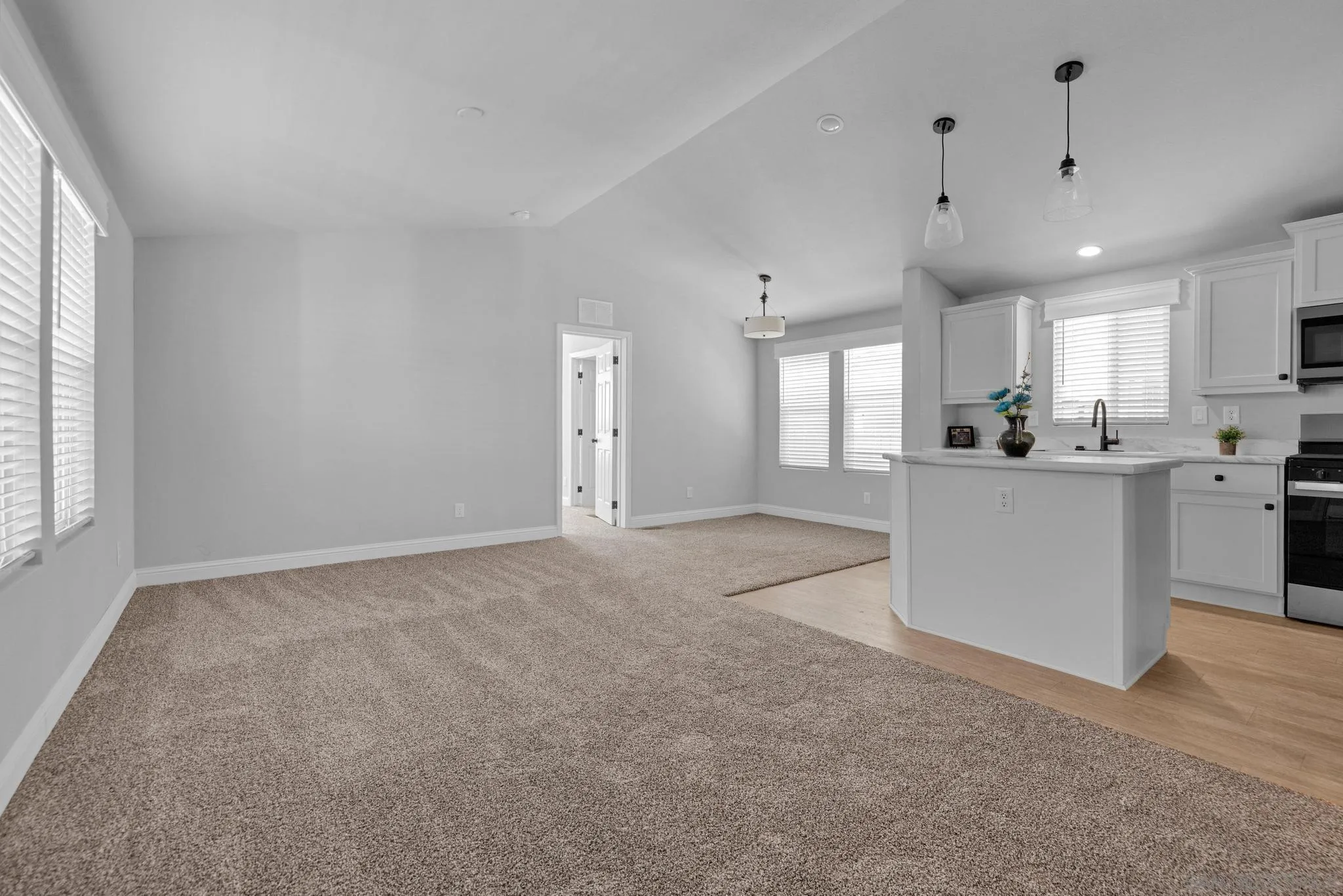 https://cdn.realtyfeed.com/cdn/127/250038725/d75b14a8f5ac30718e92576aeebd547b.webp