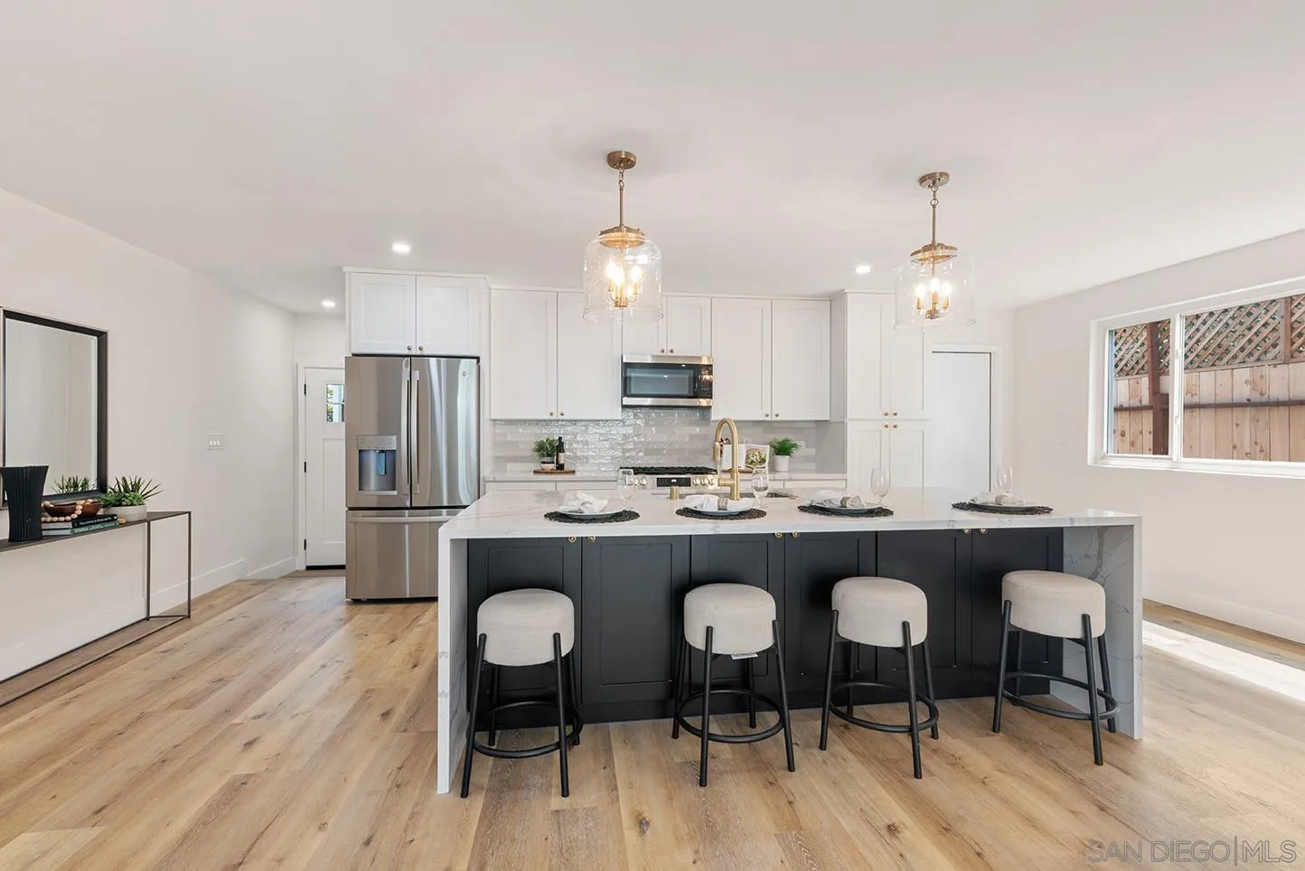 https://cdn.realtyfeed.com/cdn/127/250038729/1ff545d72f23e45ba82bb574c6f4d412.webp