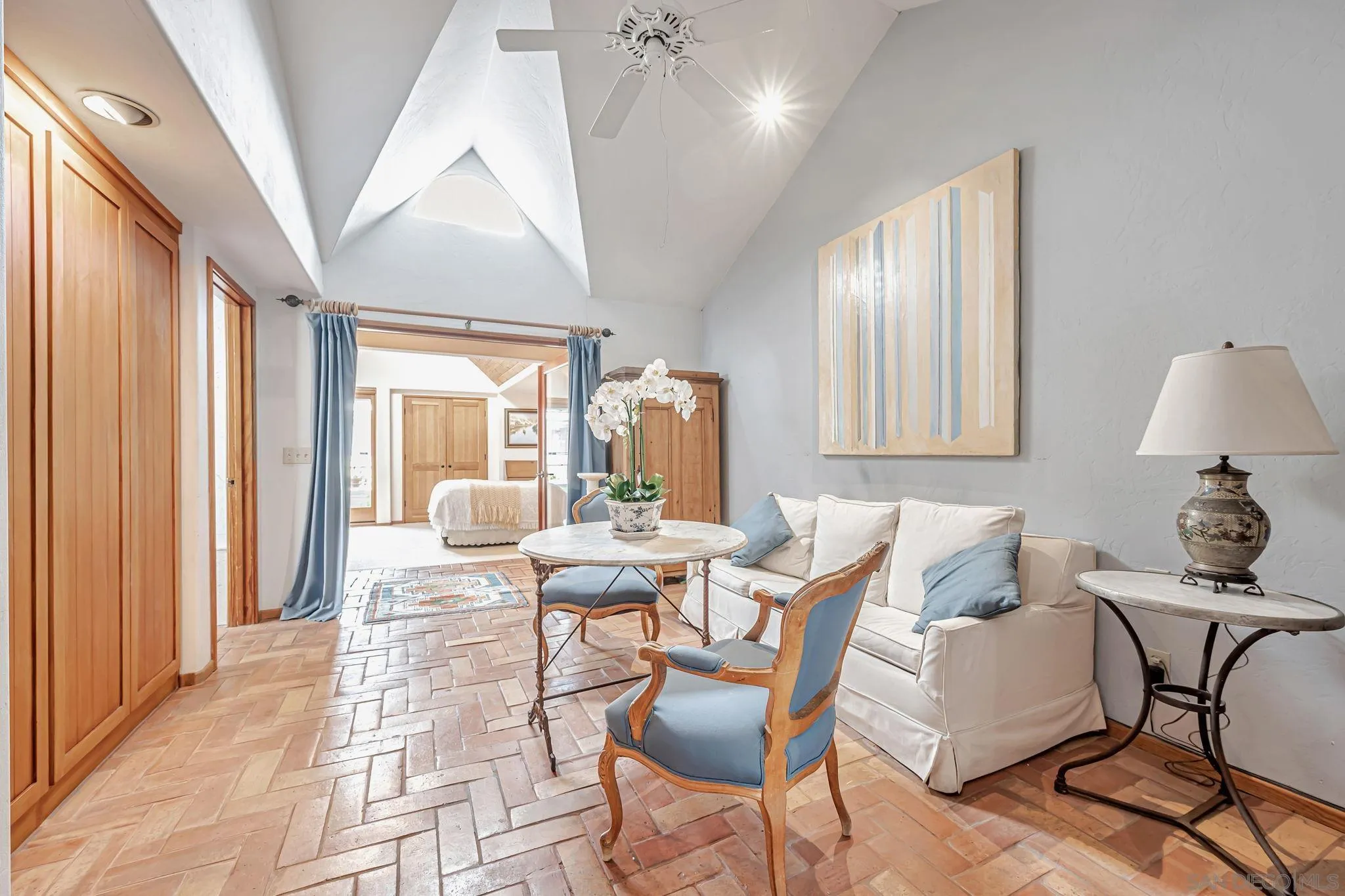 https://cdn.realtyfeed.com/cdn/127/250038735/c9e929eeb4abdec39c4bcf8377726d77.webp