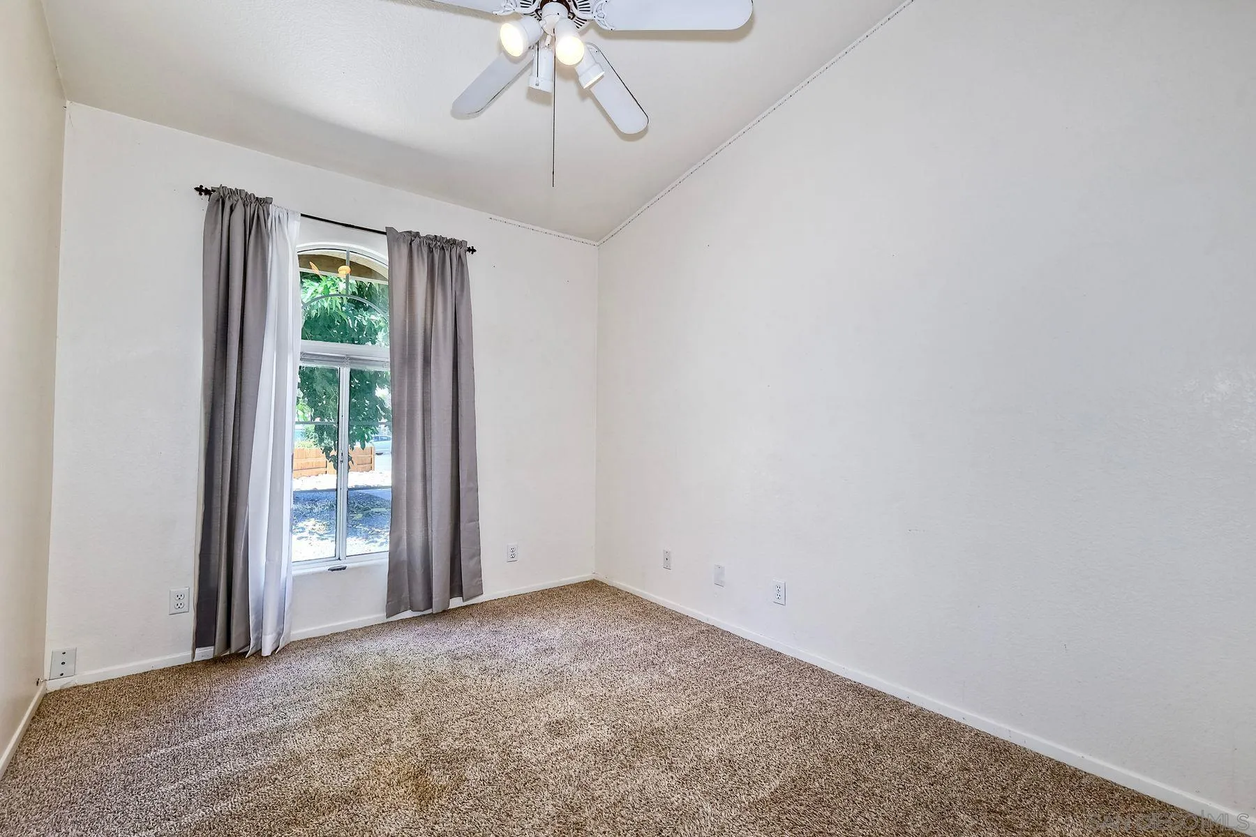 https://cdn.realtyfeed.com/cdn/127/250038739/d859f4181cb53b9c11eedd5f2a3aa48d.webp