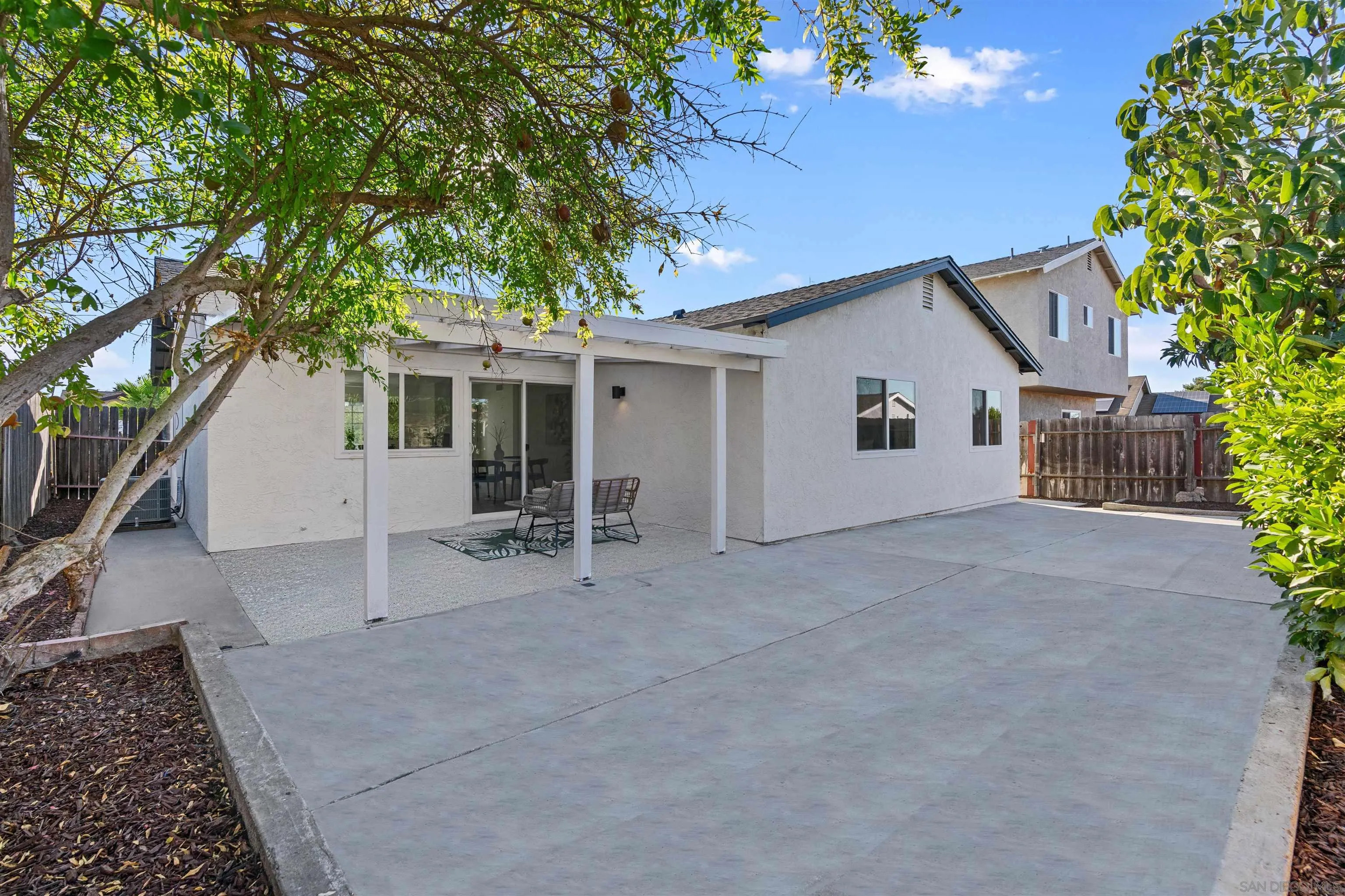https://cdn.realtyfeed.com/cdn/127/250038740/80902fd7f09f5728f2c75d46fda77c13.webp