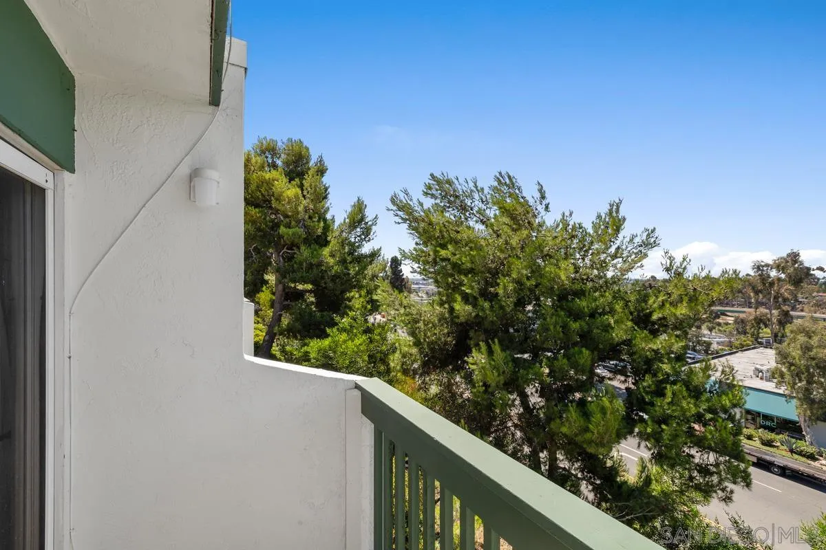 https://cdn.realtyfeed.com/cdn/127/250038743/1c1a389e4bd9e28d4629d88bf6f3c113.webp