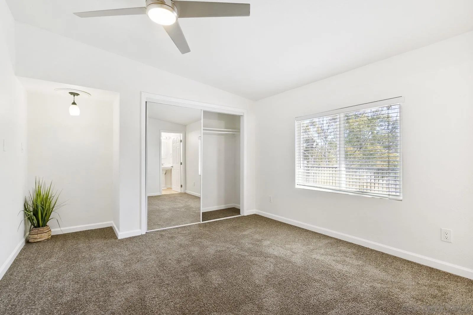 https://cdn.realtyfeed.com/cdn/127/250038749/29f9d79e51bf10d0b4509faa98c8b3ed.webp