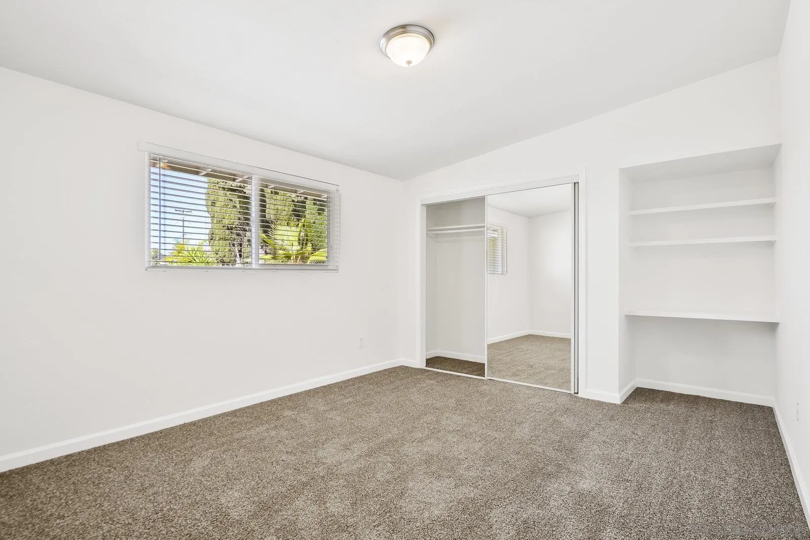https://cdn.realtyfeed.com/cdn/127/250038749/3f4b7dea987c0c4ff7e805e8f6ac7727.webp