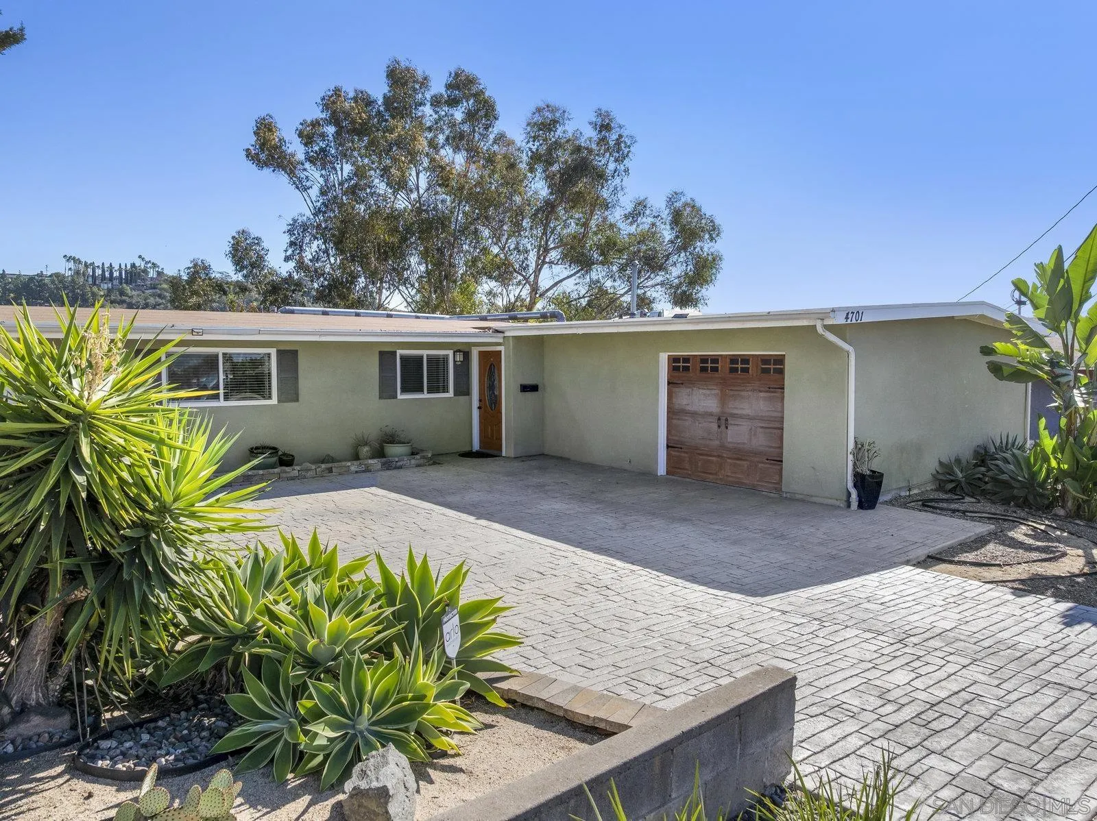 https://cdn.realtyfeed.com/cdn/127/250038749/547c1943fe955d84cd8889eeda8ecf36.webp