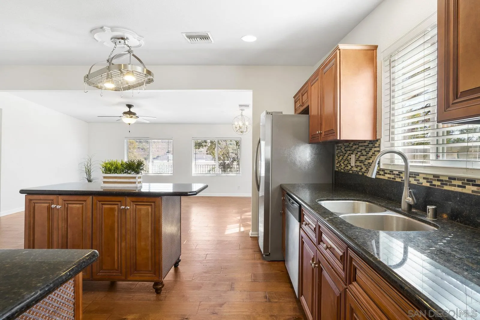 https://cdn.realtyfeed.com/cdn/127/250038749/cafad4b8fb341641e79bef7159e4258d.webp