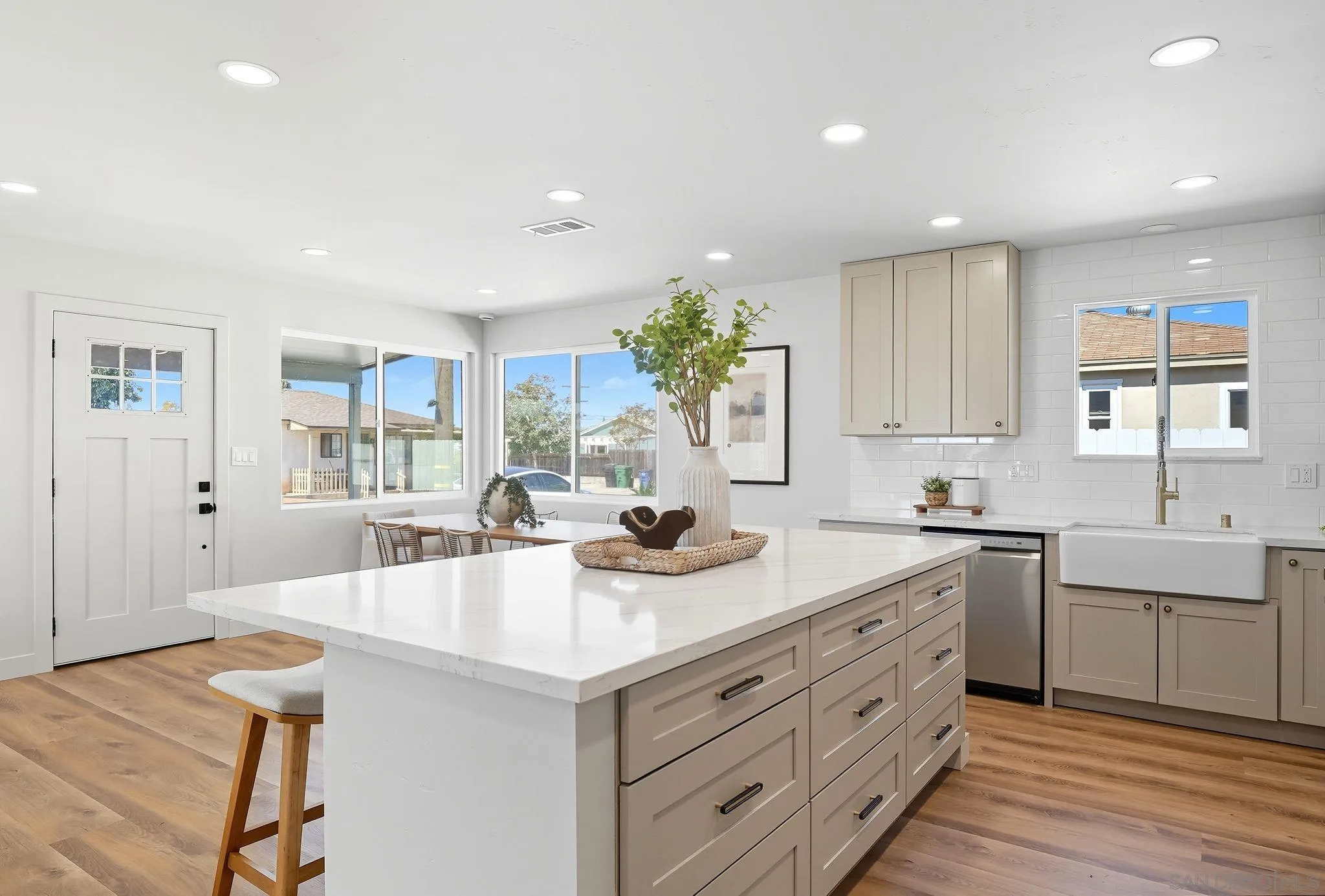 https://cdn.realtyfeed.com/cdn/127/250038750/a47babc551b93a987a2af0ae2e157090.webp