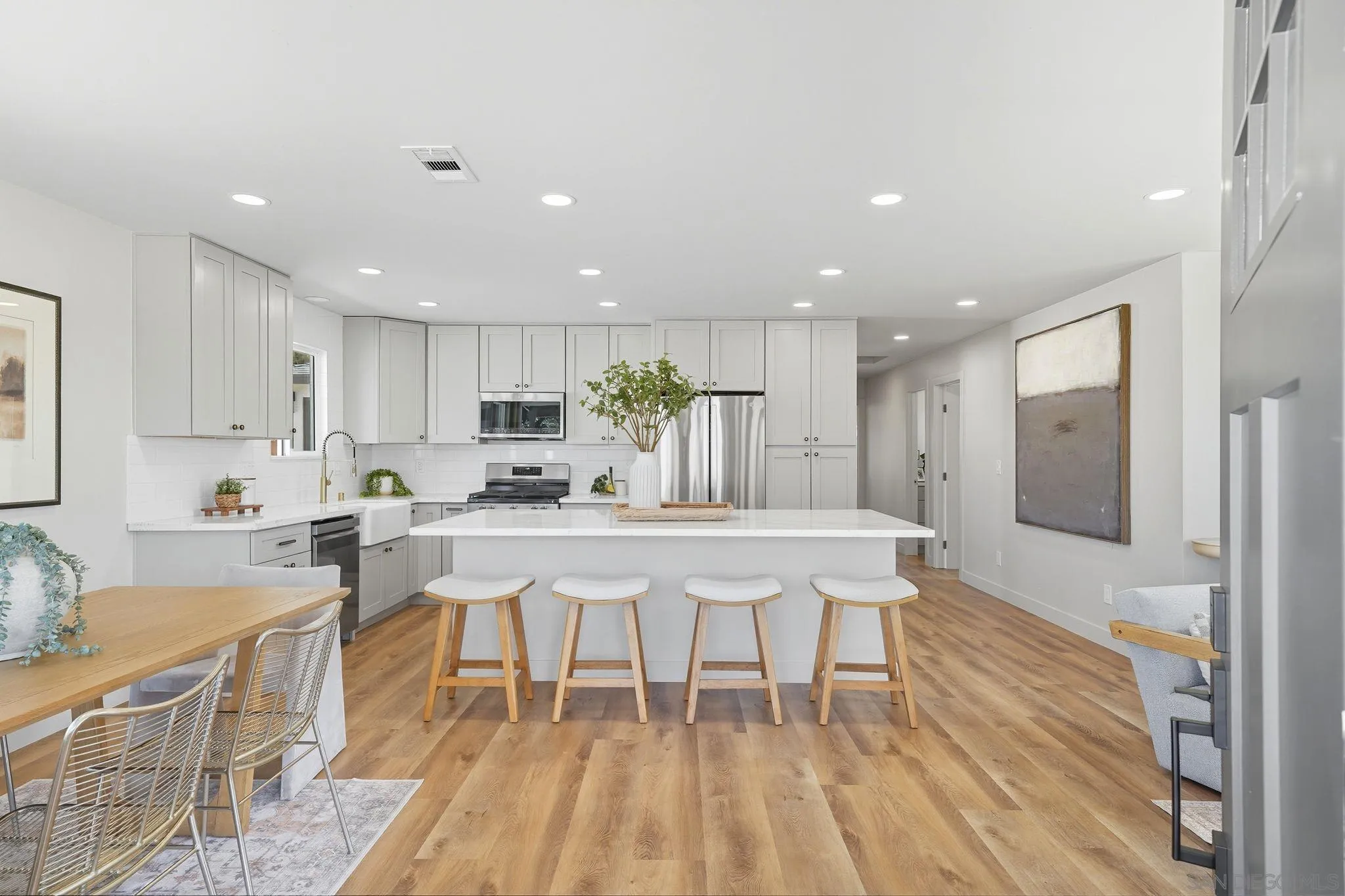 https://cdn.realtyfeed.com/cdn/127/250038750/cf4e24473b44eafb146e78feb4639ecf.webp