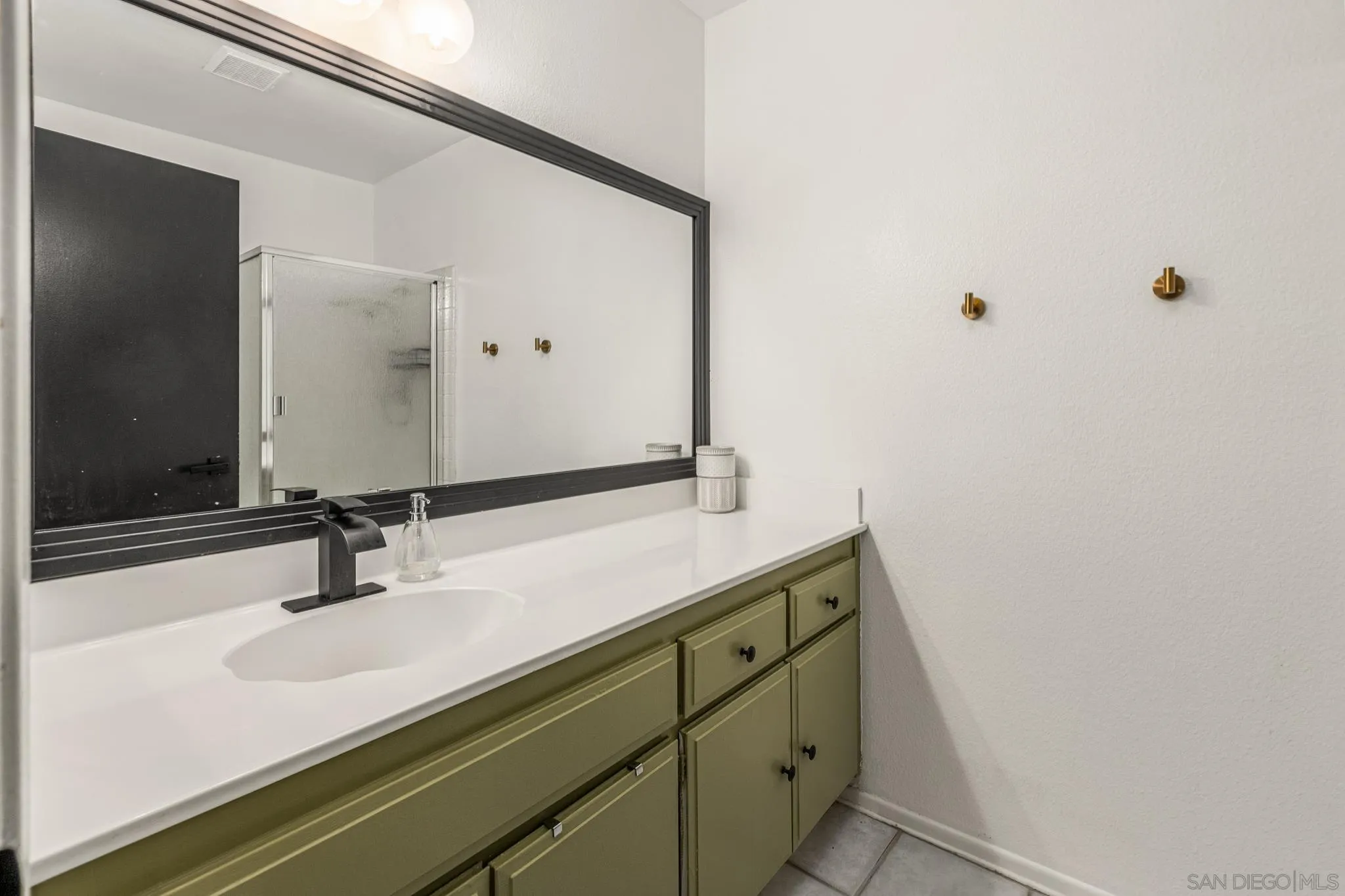 https://cdn.realtyfeed.com/cdn/127/250038756/fddb153f83c58e2bcf326ad7c35dcff1.webp